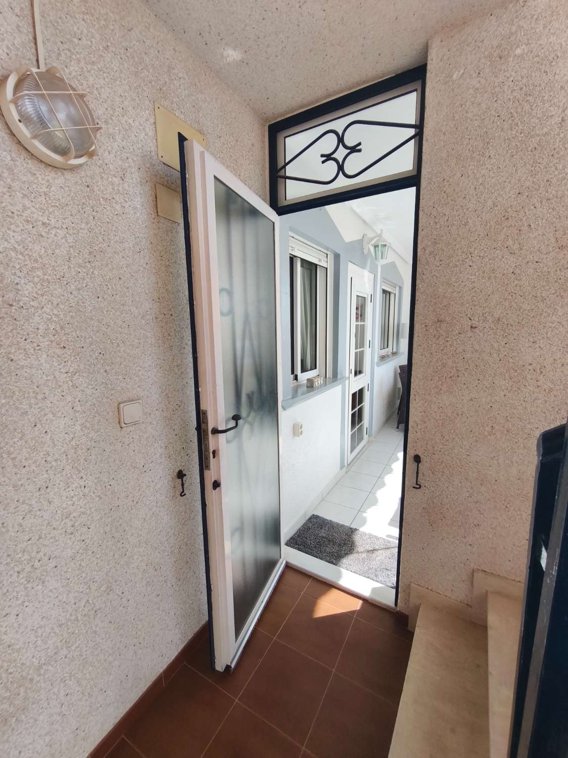 Beautiful exterior apartment with 2 bedrooms.