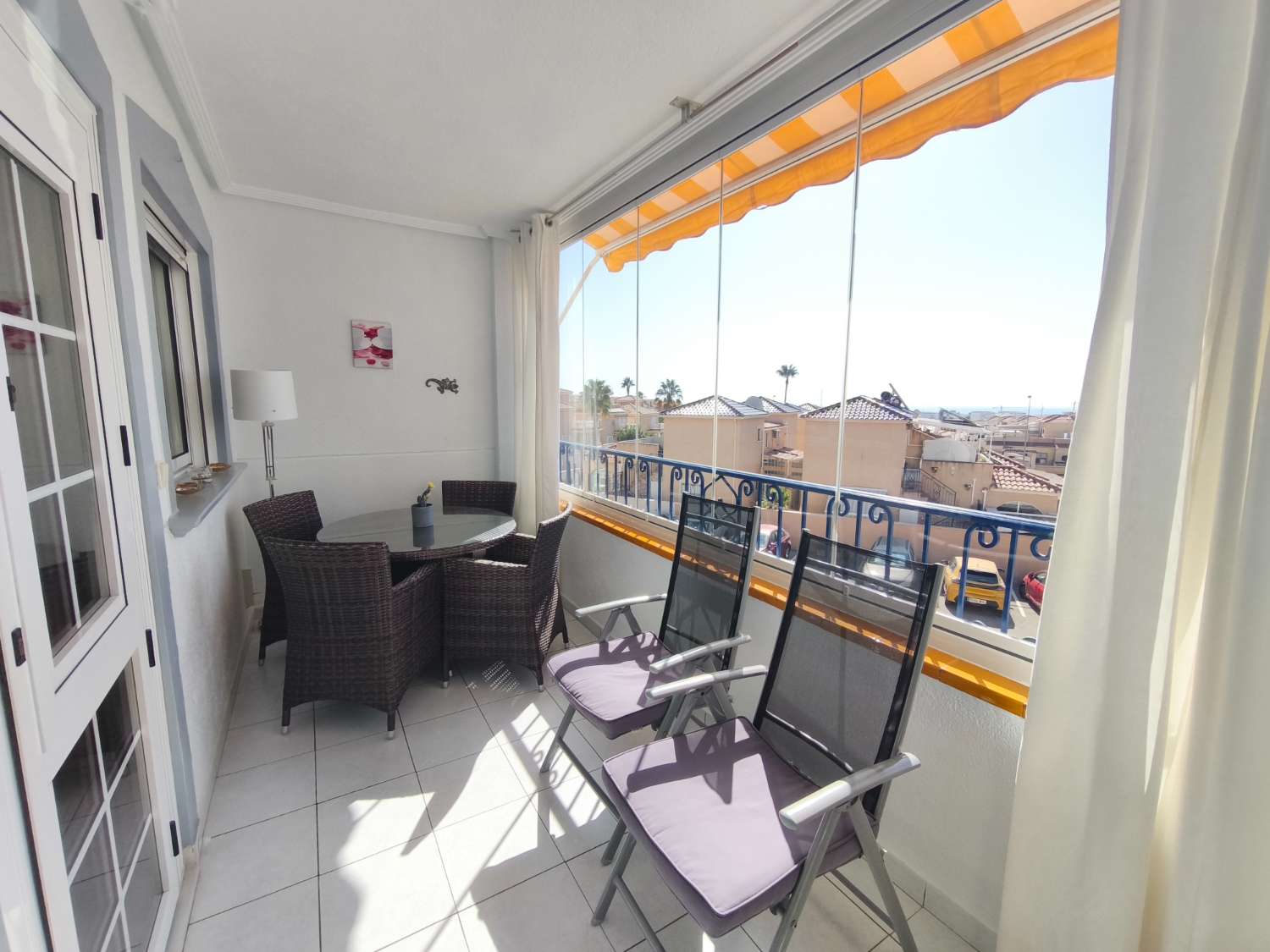Beautiful exterior apartment with 2 bedrooms.