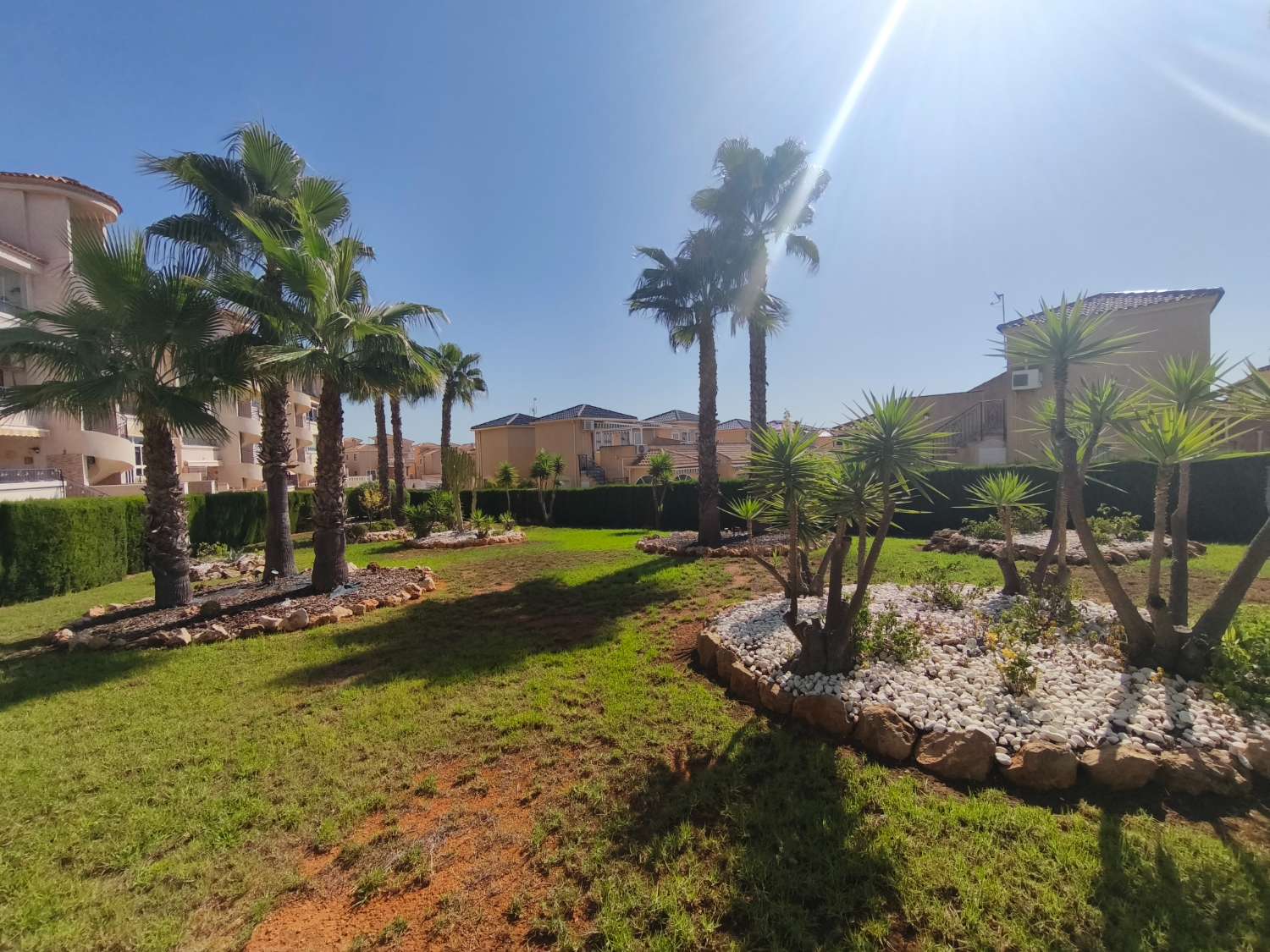 Beautiful exterior apartment with 2 bedrooms.