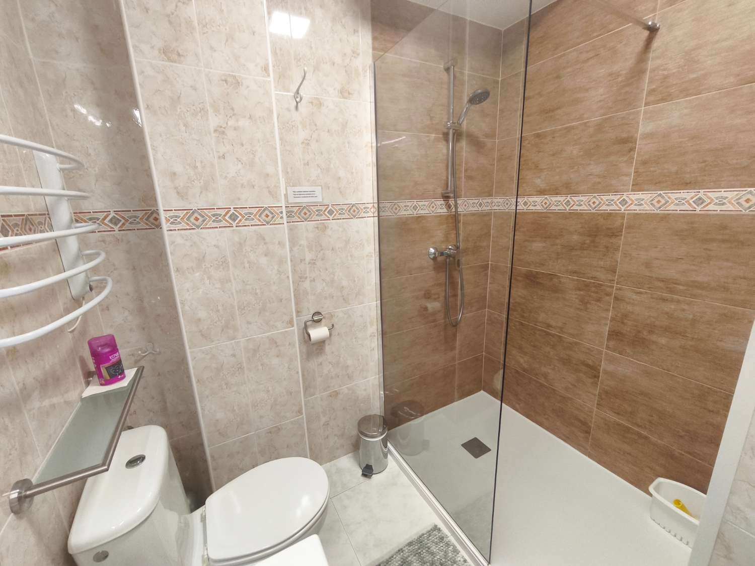Beautiful exterior apartment with 2 bedrooms.
