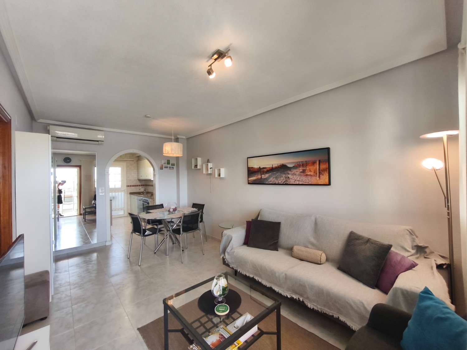 Beautiful exterior apartment with 2 bedrooms.