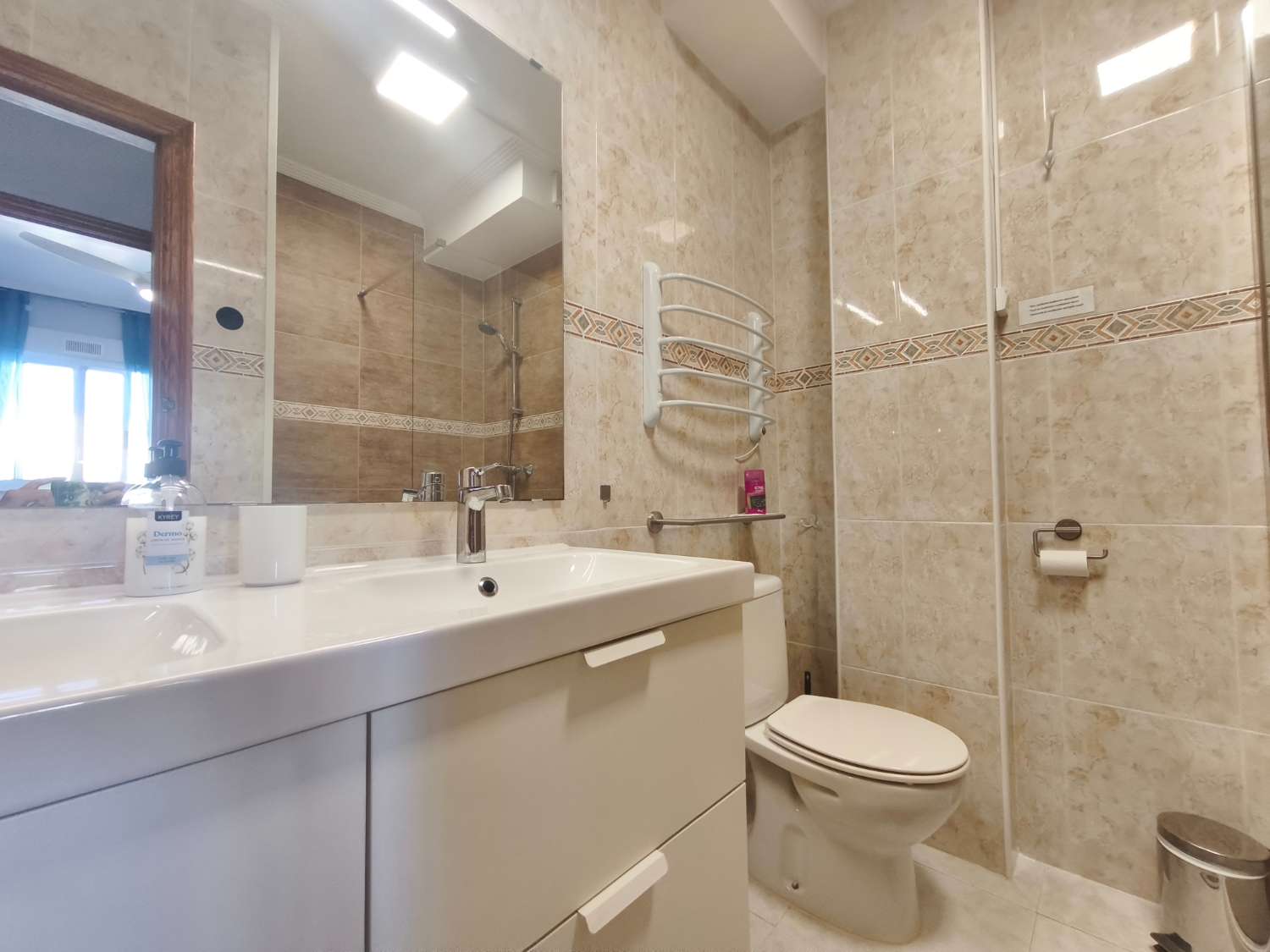Beautiful exterior apartment with 2 bedrooms.
