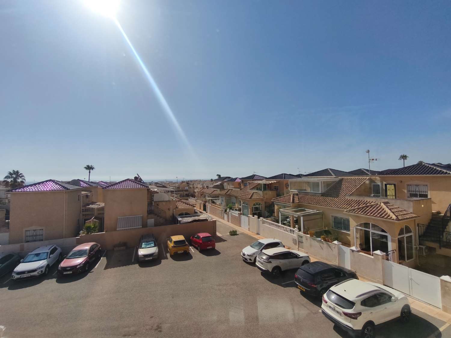 Beautiful exterior apartment with 2 bedrooms.
