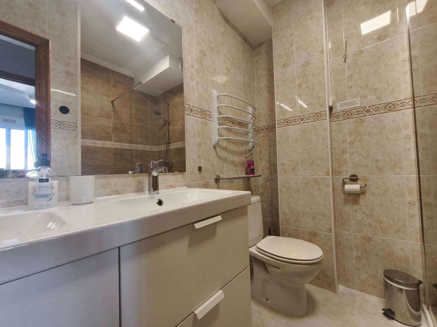 Beautiful exterior apartment with 2 bedrooms.