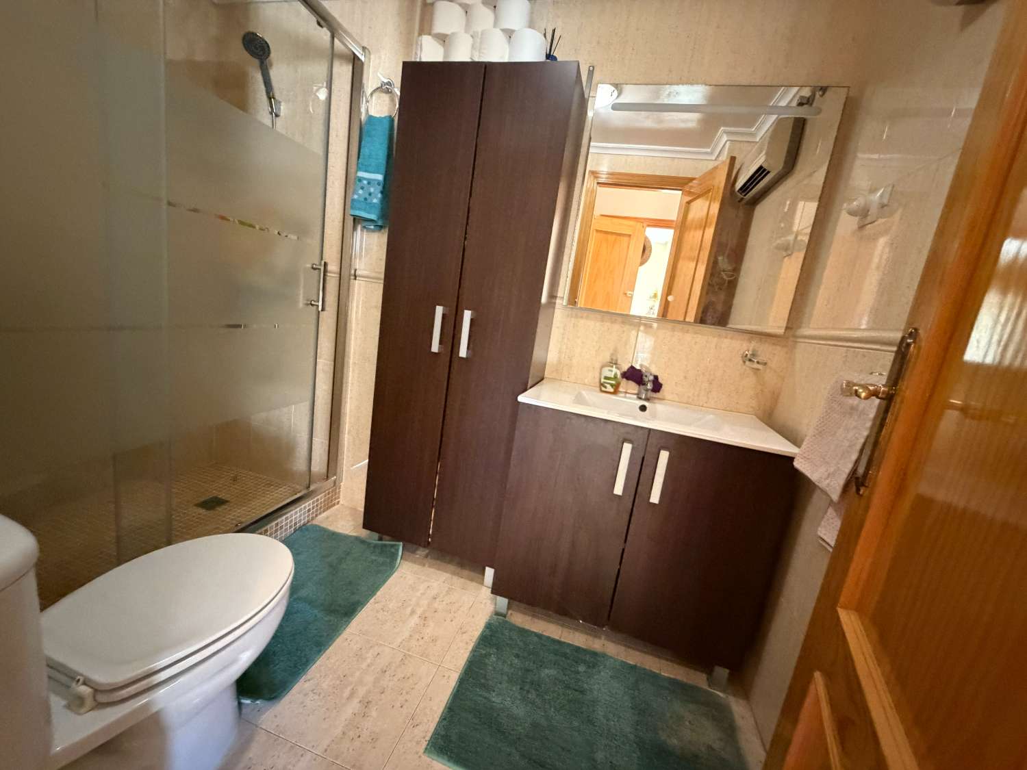 Spacious 2 Bedroom Ground Floor Apartment in Zeniamar