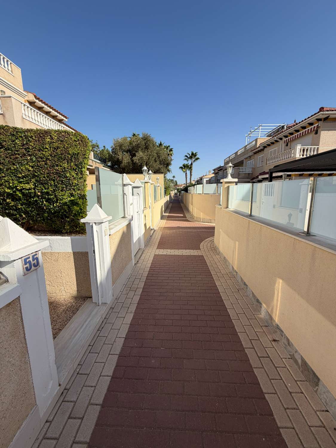 Spacious 2 Bedroom Ground Floor Apartment in Zeniamar