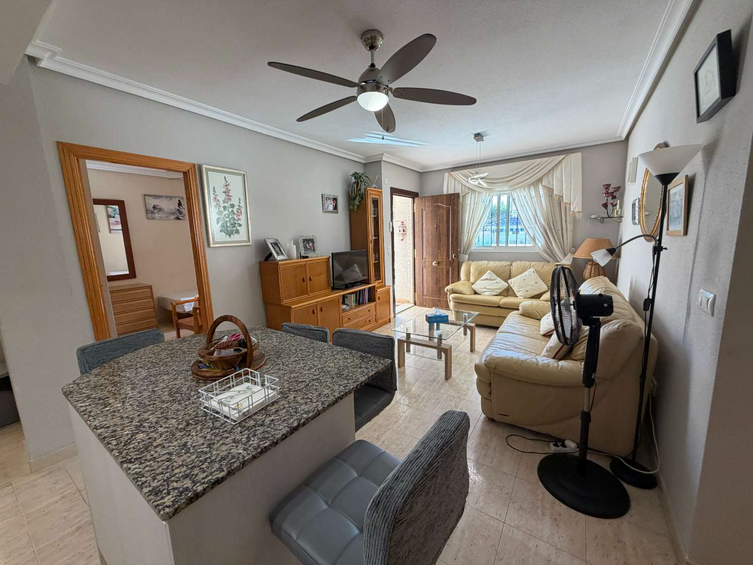 Spacious 2 Bedroom Ground Floor Apartment in Zeniamar