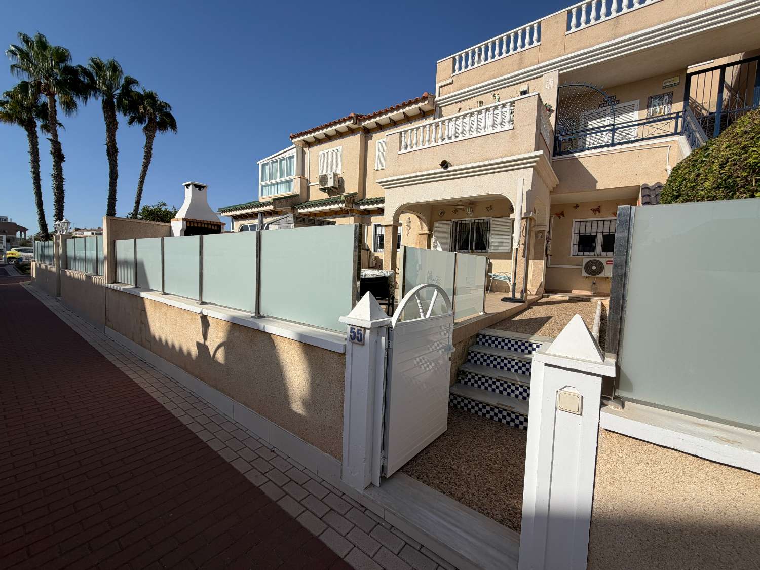 Spacious 2 Bedroom Ground Floor Apartment in Zeniamar
