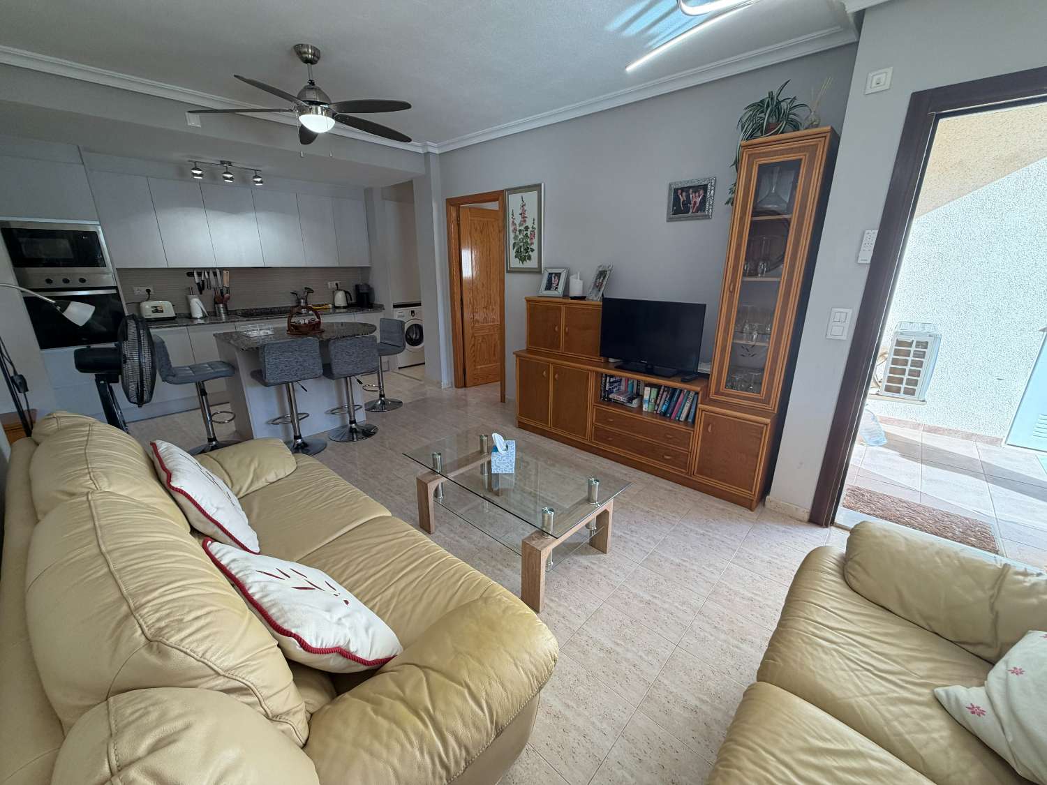Spacious 2 Bedroom Ground Floor Apartment in Zeniamar