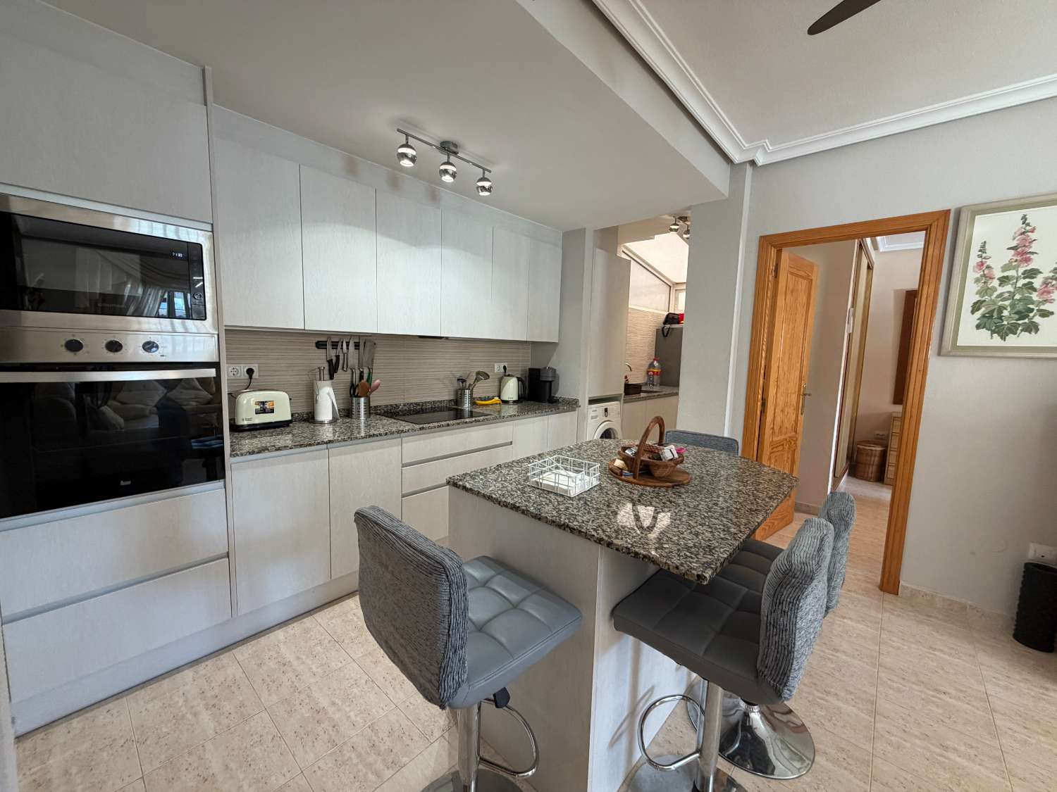 Spacious 2 Bedroom Ground Floor Apartment in Zeniamar