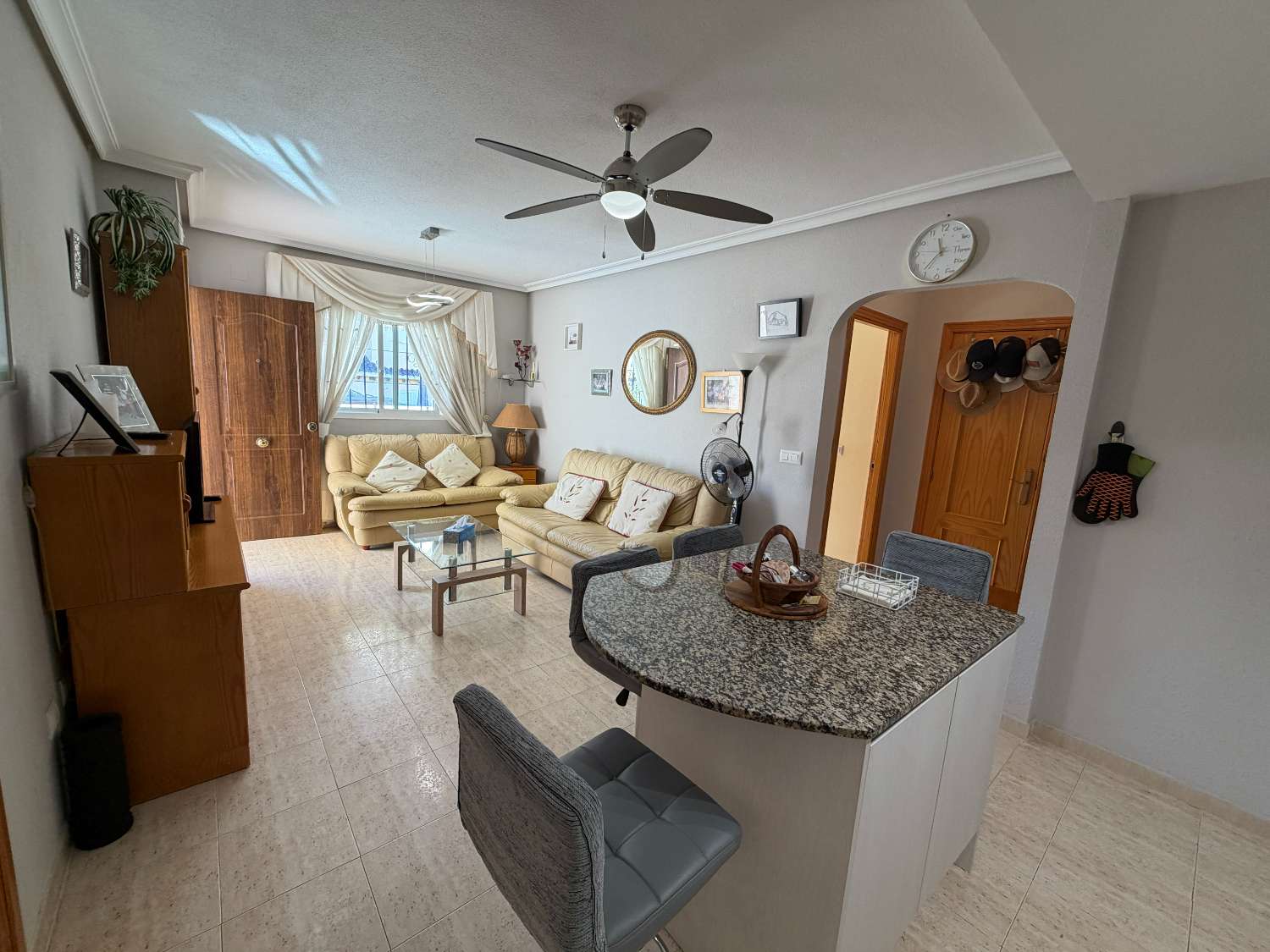 Spacious 2 Bedroom Ground Floor Apartment in Zeniamar