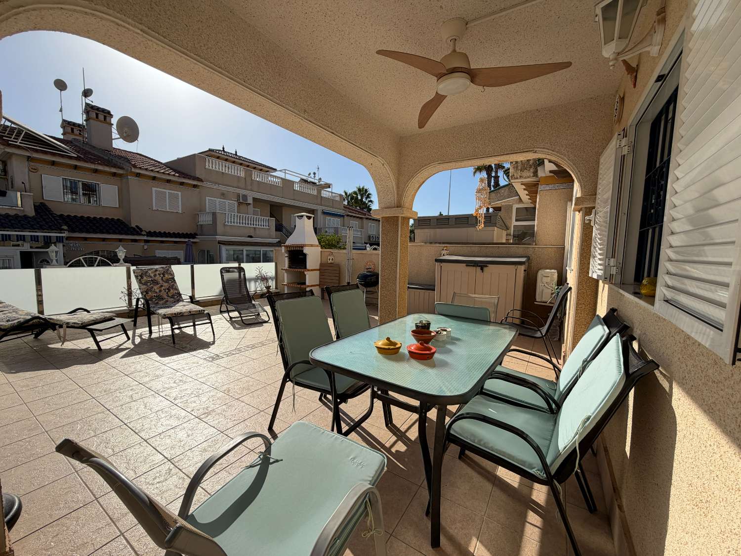 Spacious 2 Bedroom Ground Floor Apartment in Zeniamar