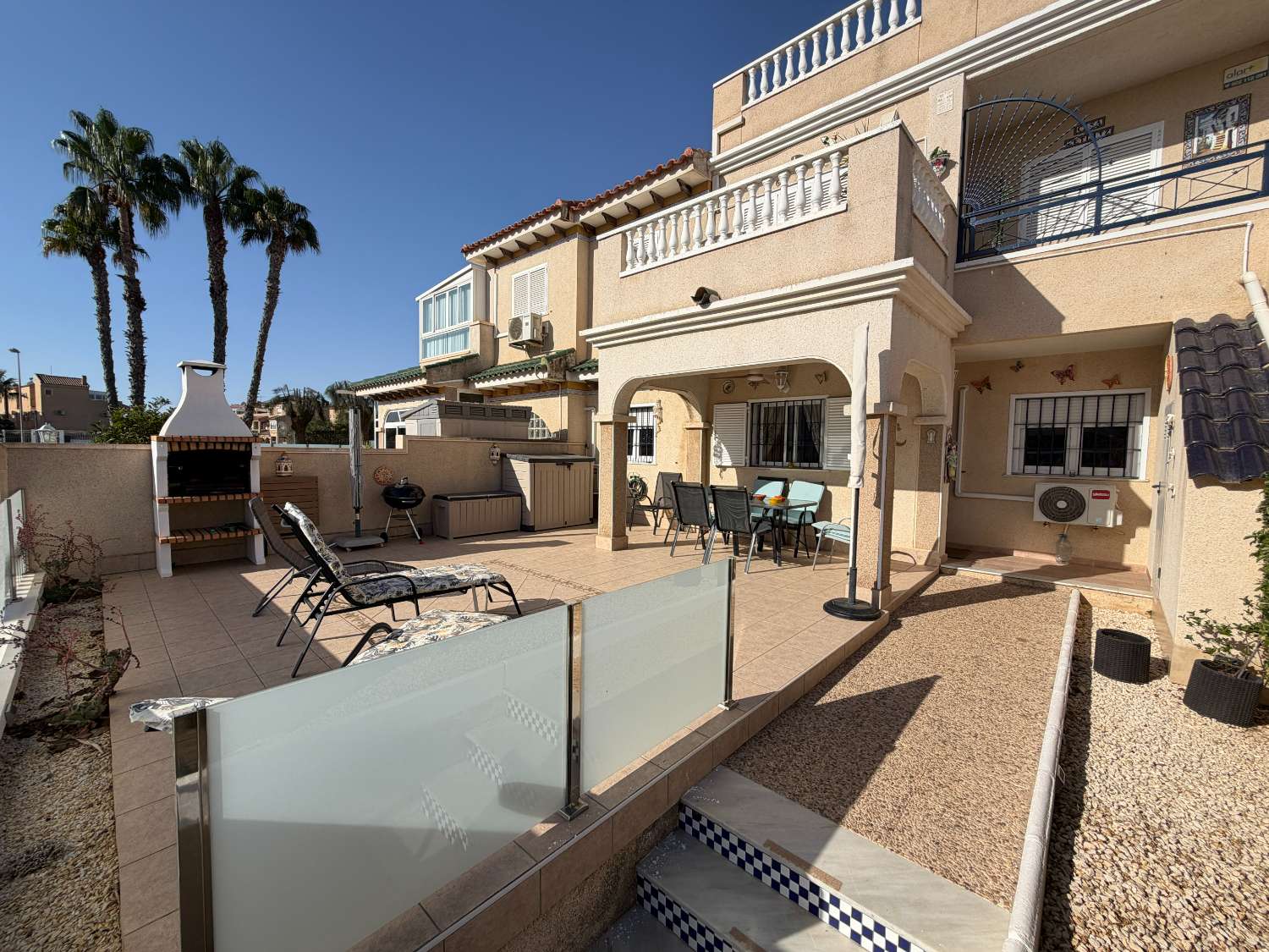 Spacious 2 Bedroom Ground Floor Apartment in Zeniamar