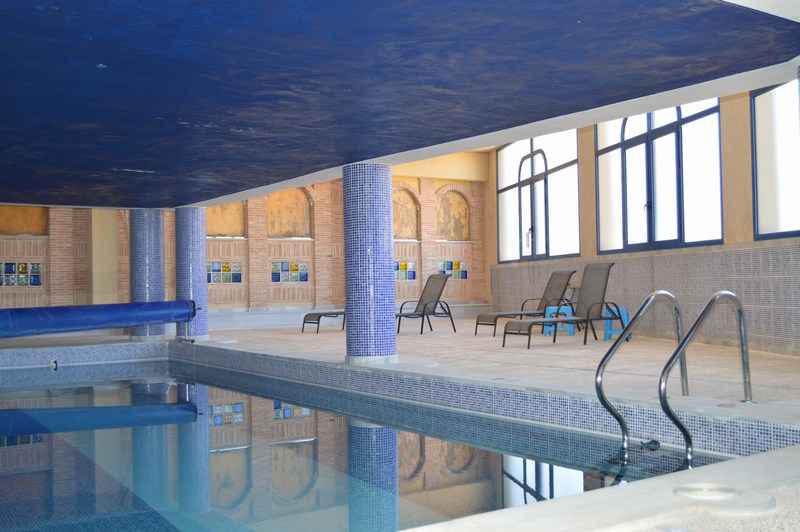 Magnífico tríplex de 3 dormitorios y 3 baños con piscina comunitaria en Playa Flamenca.