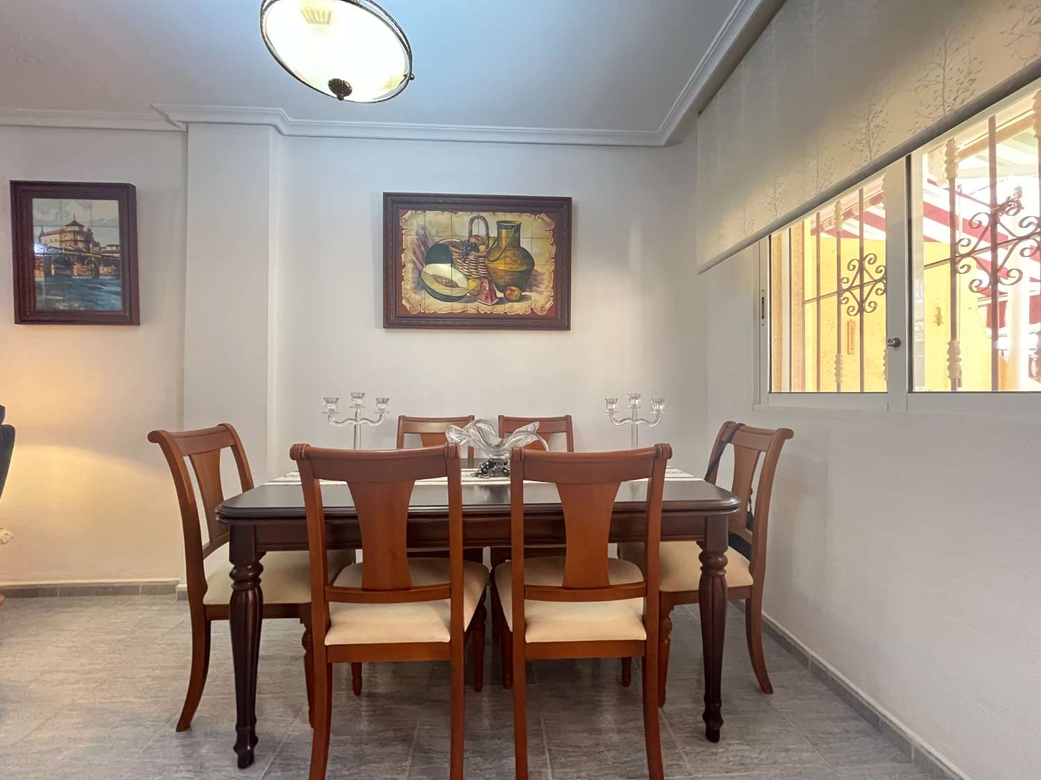 Magnífico tríplex de 3 dormitorios y 3 baños con piscina comunitaria en Playa Flamenca.