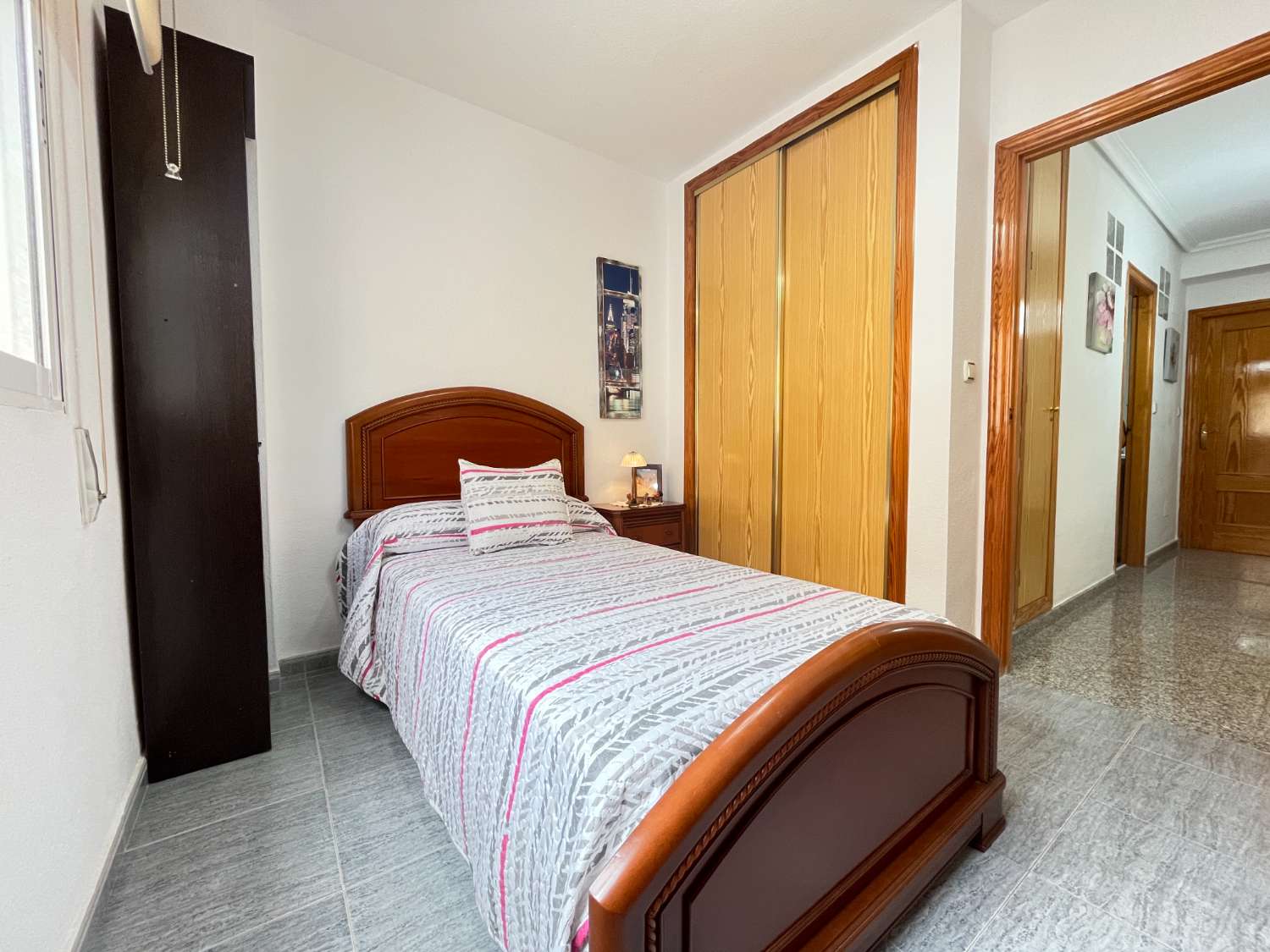 Magnífico tríplex de 3 dormitorios y 3 baños con piscina comunitaria en Playa Flamenca.