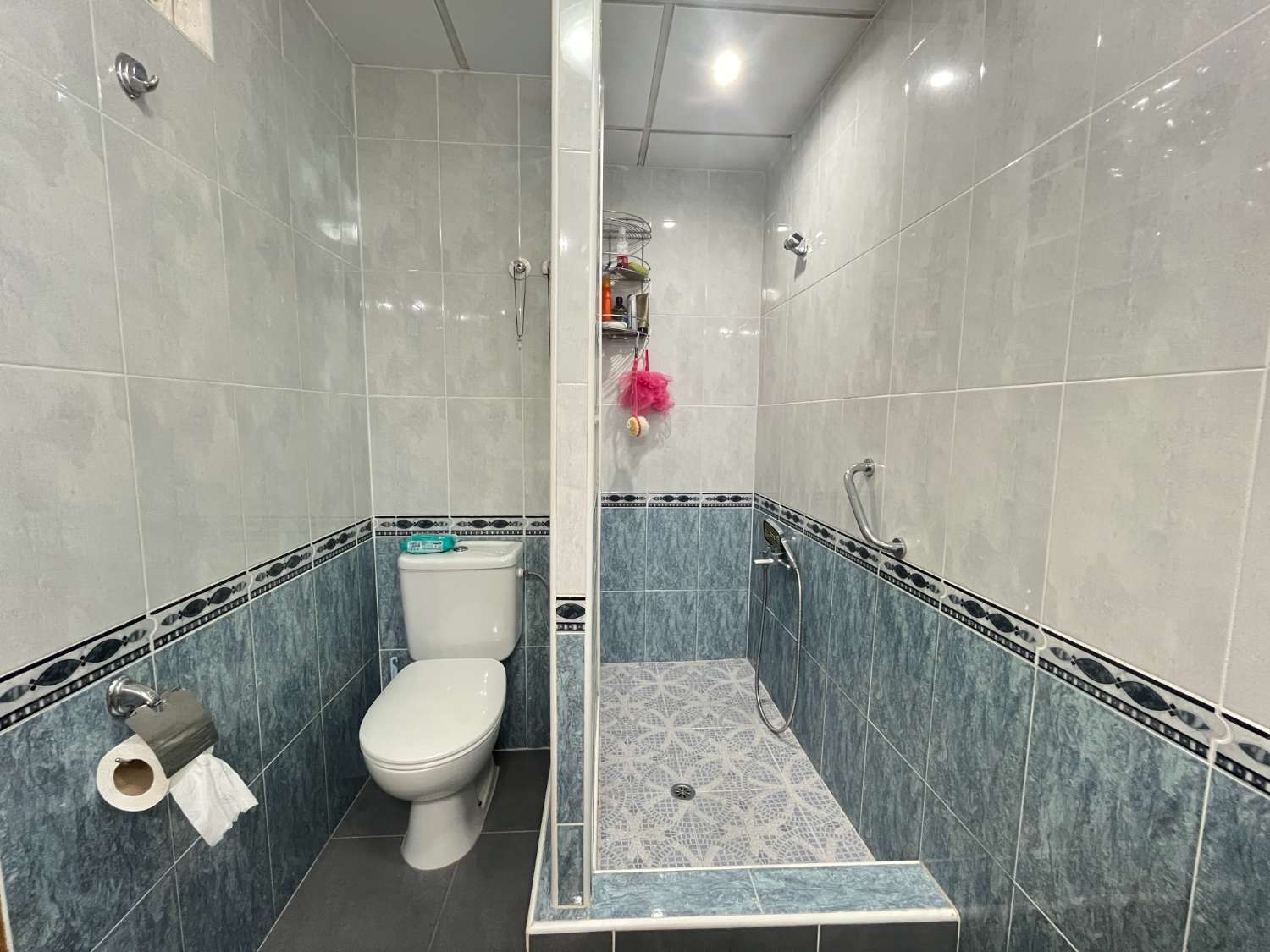 Magnífico tríplex de 3 dormitorios y 3 baños con piscina comunitaria en Playa Flamenca.