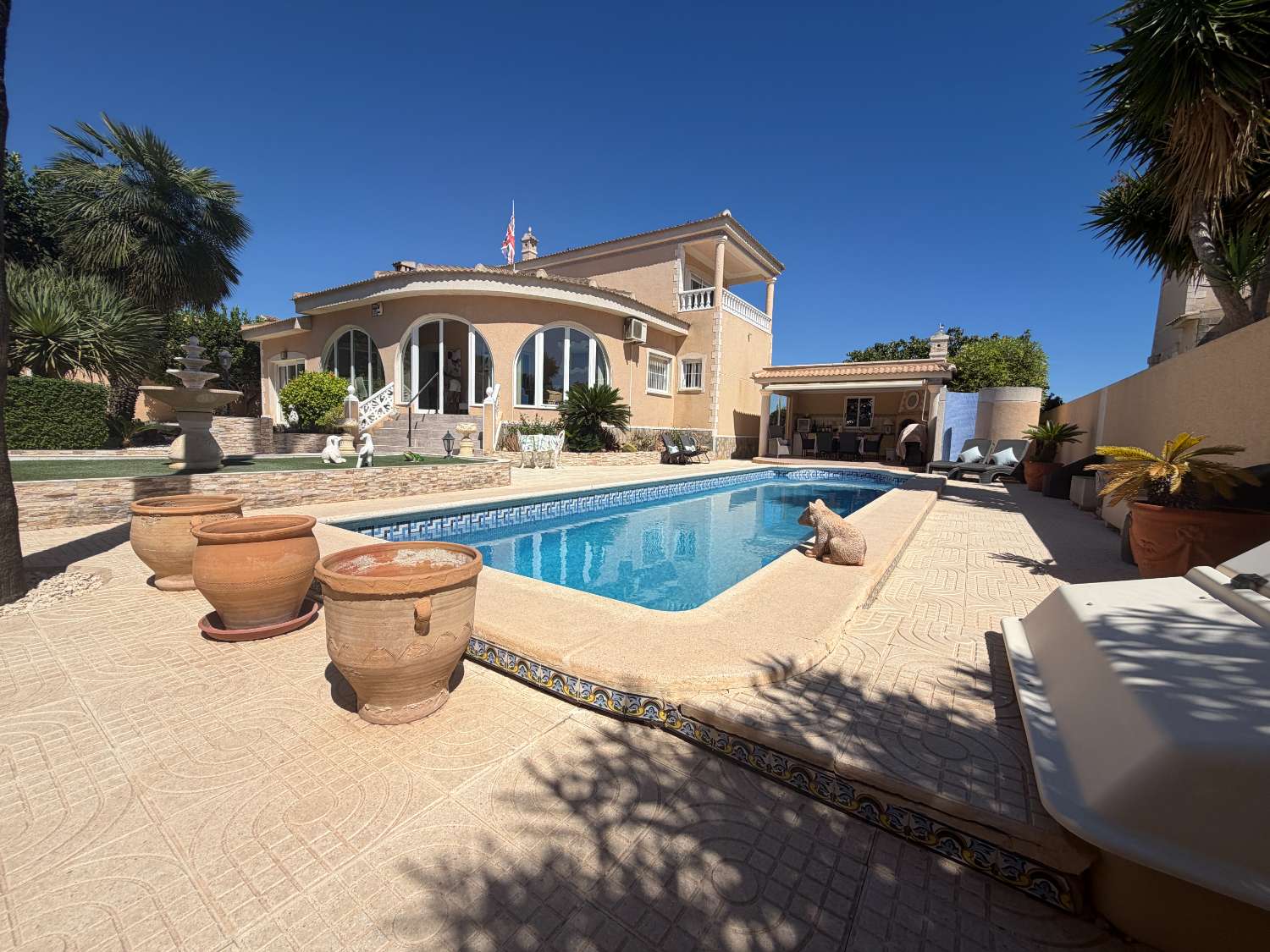 Villa exclusiva con 4 dormitorios, piscina privada y vistas a la Laguna