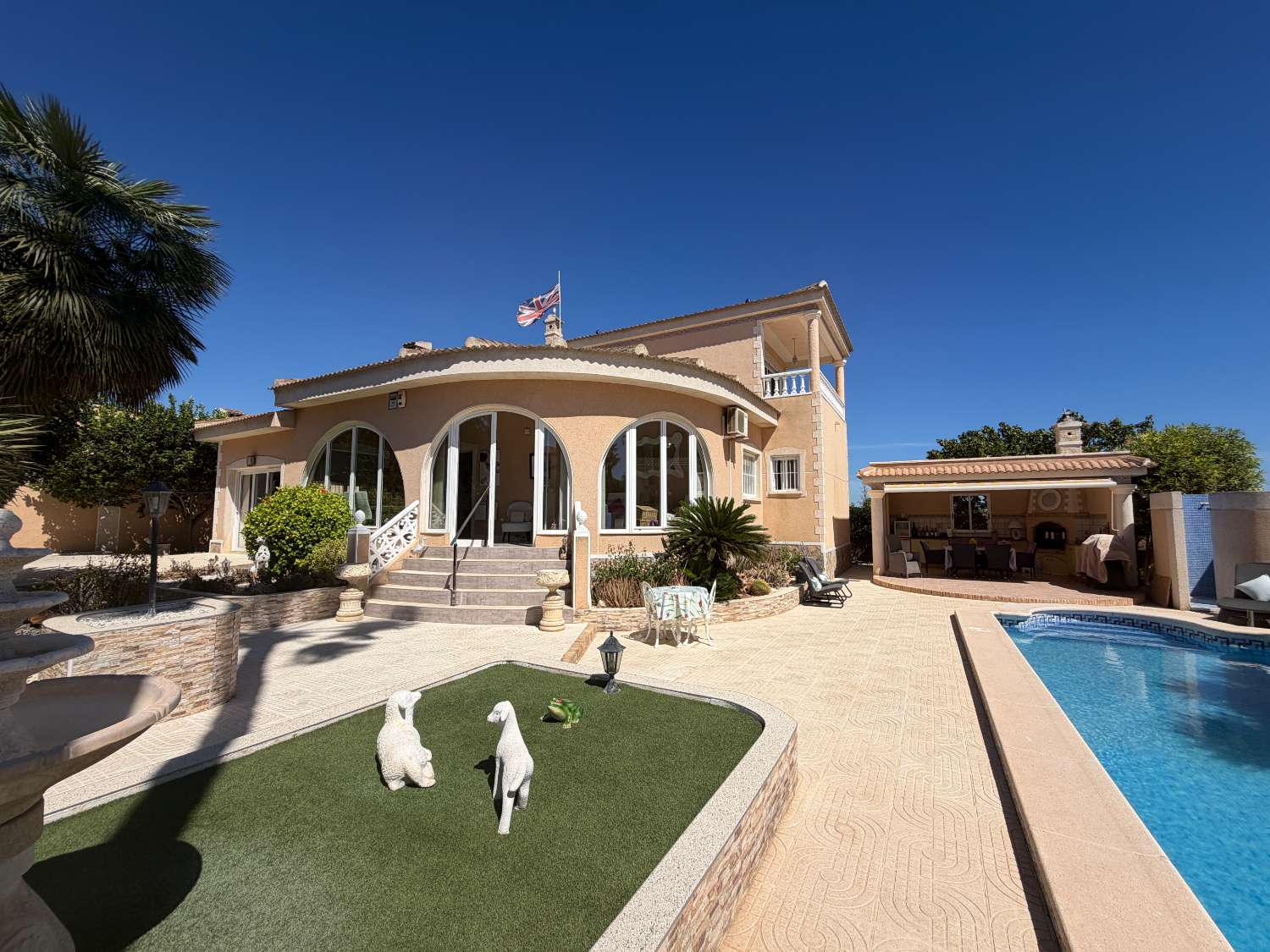 Villa exclusiva con 4 dormitorios, piscina privada y vistas a la Laguna