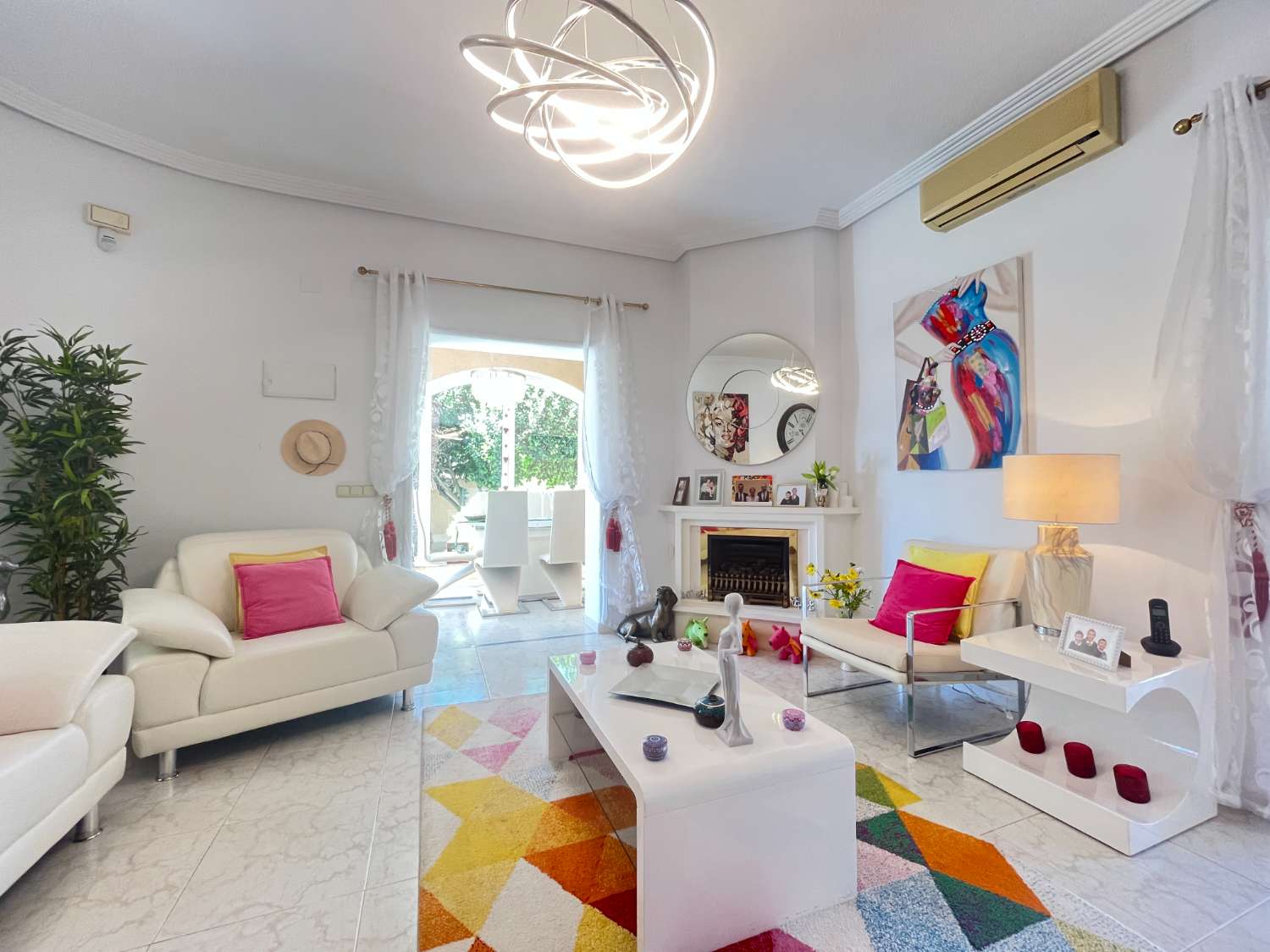 Villa exclusiva con 4 dormitorios, piscina privada y vistas a la Laguna