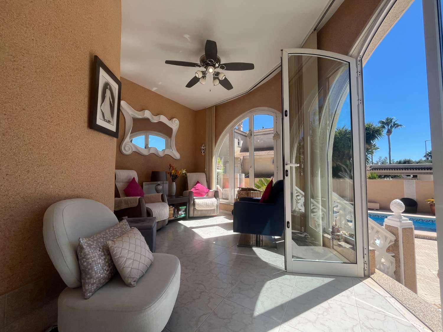 Villa exclusiva con 4 dormitorios, piscina privada y vistas a la Laguna