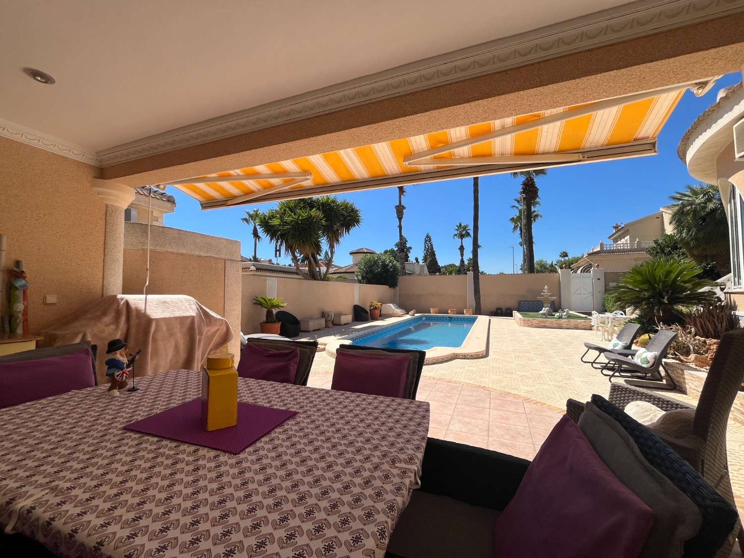 Villa exclusiva con 4 dormitorios, piscina privada y vistas a la Laguna