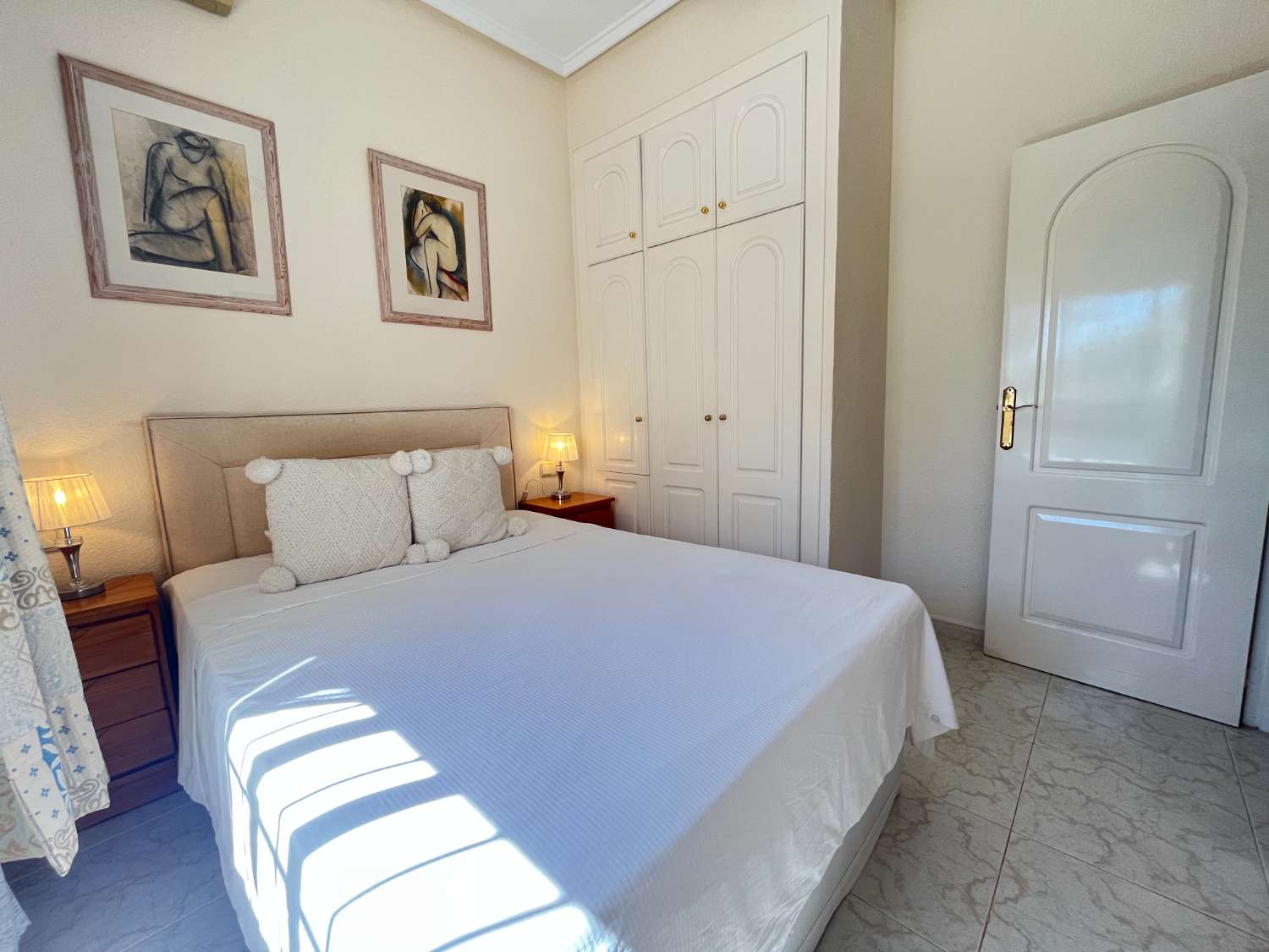 Villa exclusiva con 4 dormitorios, piscina privada y vistas a la Laguna