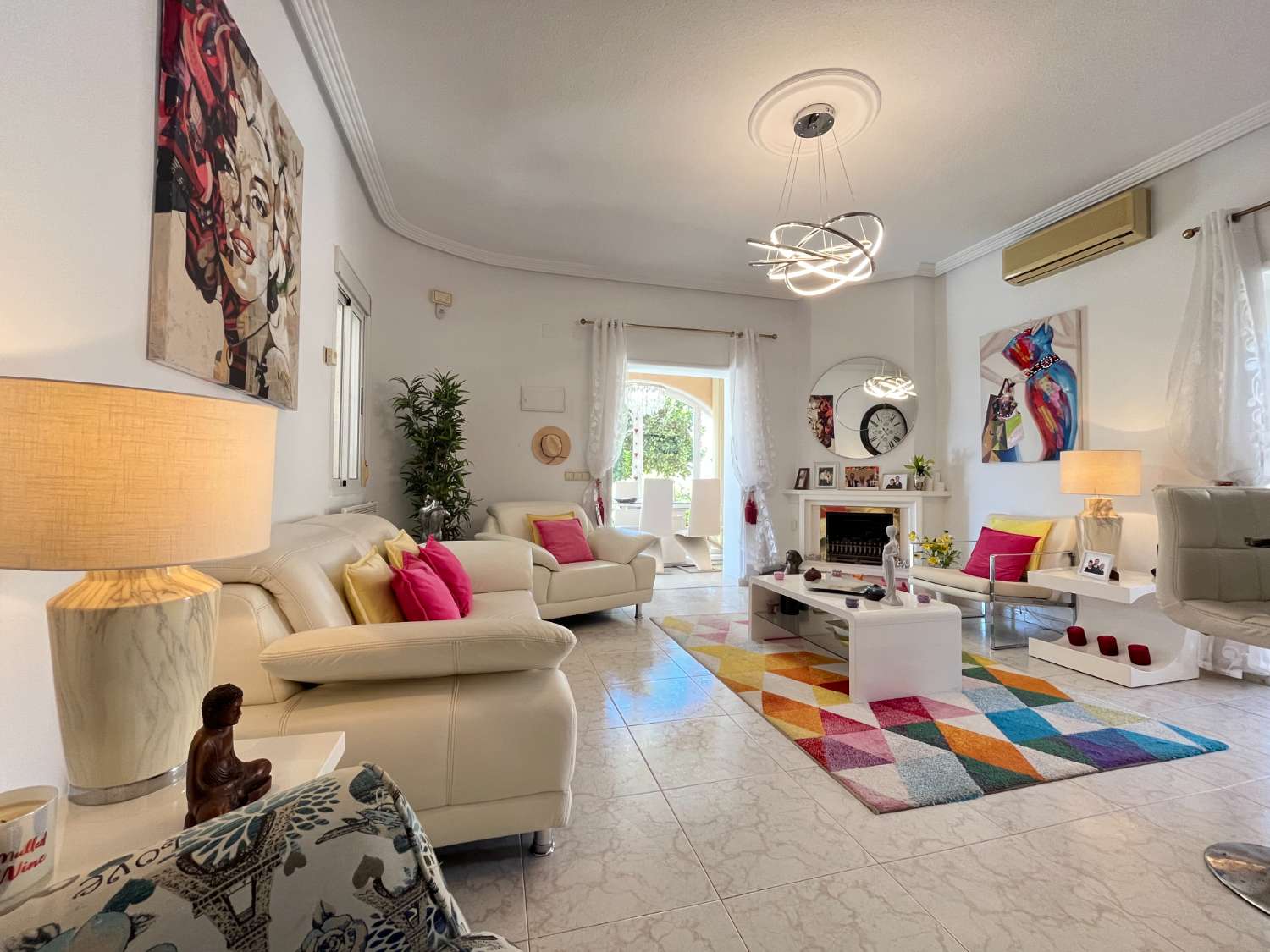 Villa exclusiva con 4 dormitorios, piscina privada y vistas a la Laguna