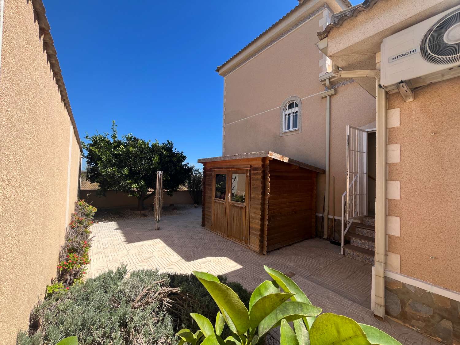 Villa exclusiva con 4 dormitorios, piscina privada y vistas a la Laguna
