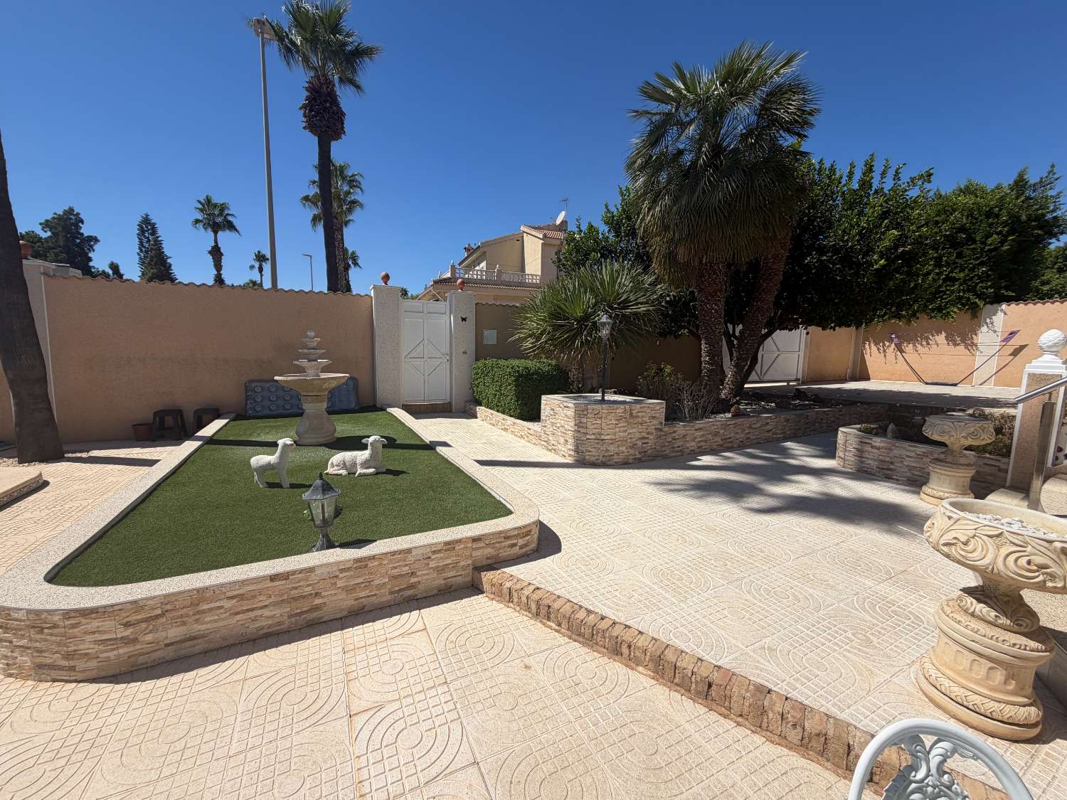 Villa exclusiva con 4 dormitorios, piscina privada y vistas a la Laguna