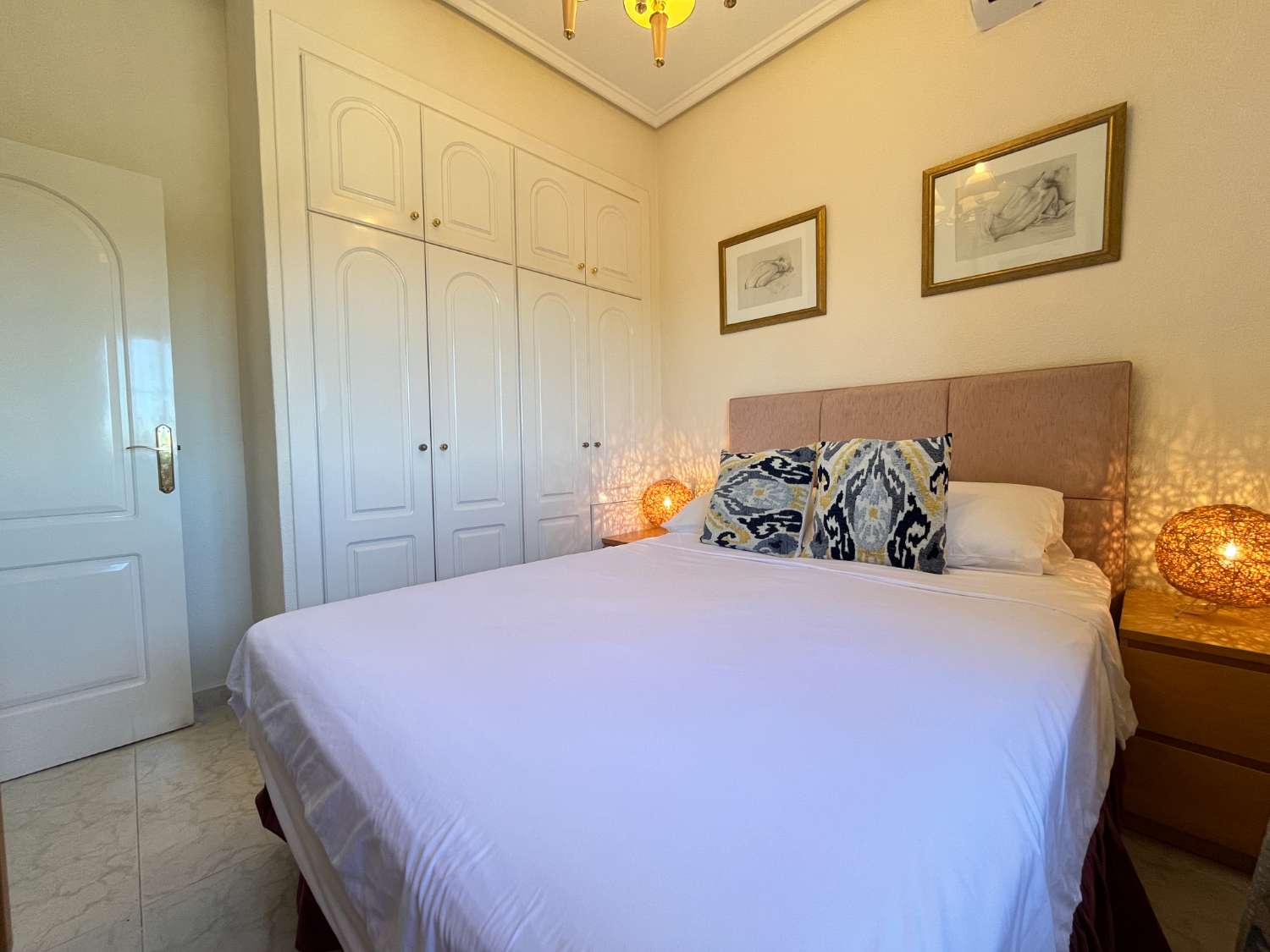Villa exclusiva con 4 dormitorios, piscina privada y vistas a la Laguna