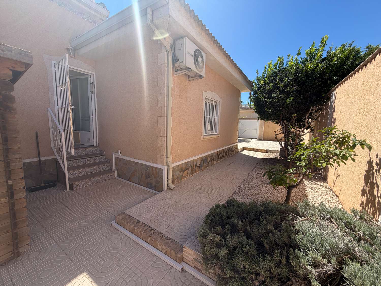 Villa exclusiva con 4 dormitorios, piscina privada y vistas a la Laguna