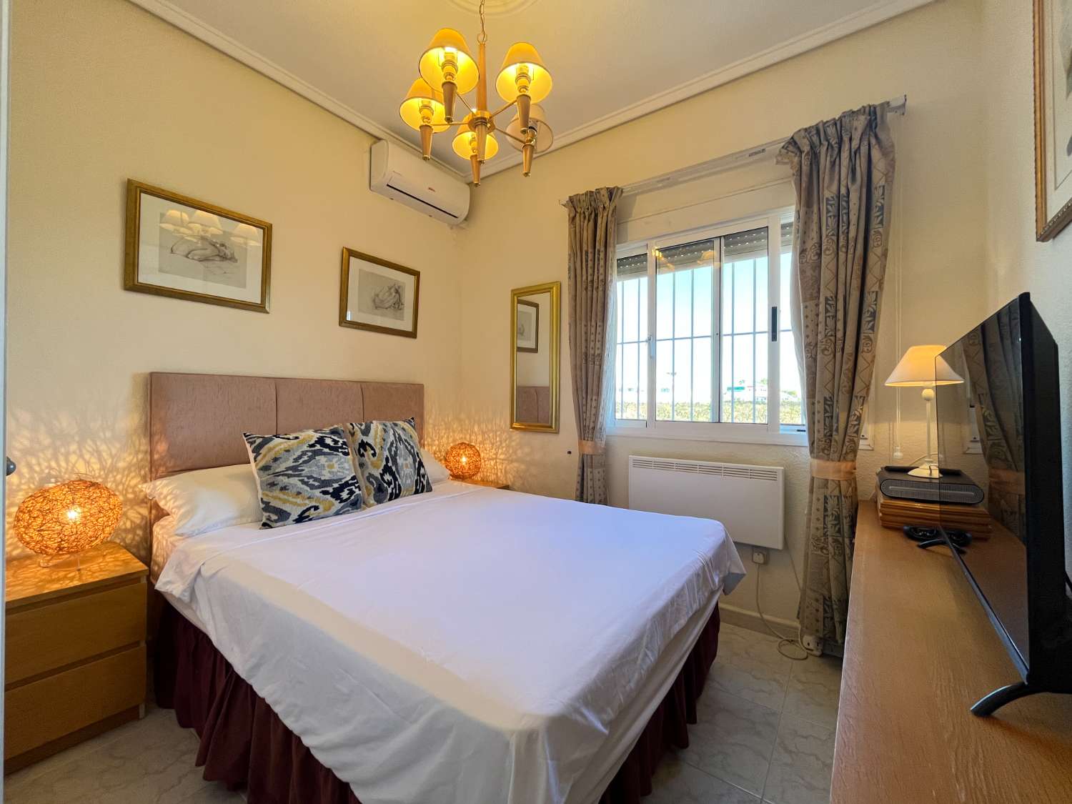 Villa exclusiva con 4 dormitorios, piscina privada y vistas a la Laguna
