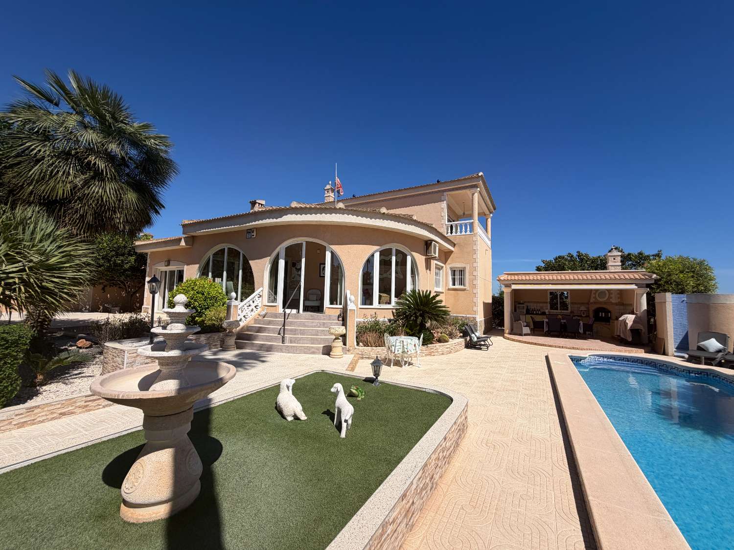 Villa exclusiva con 4 dormitorios, piscina privada y vistas a la Laguna