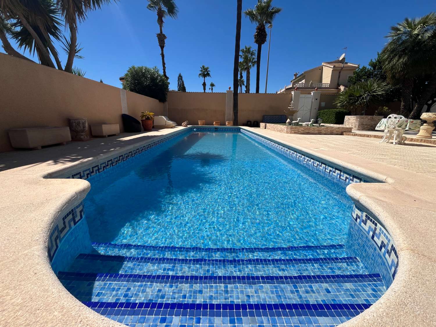 Villa exclusiva con 4 dormitorios, piscina privada y vistas a la Laguna