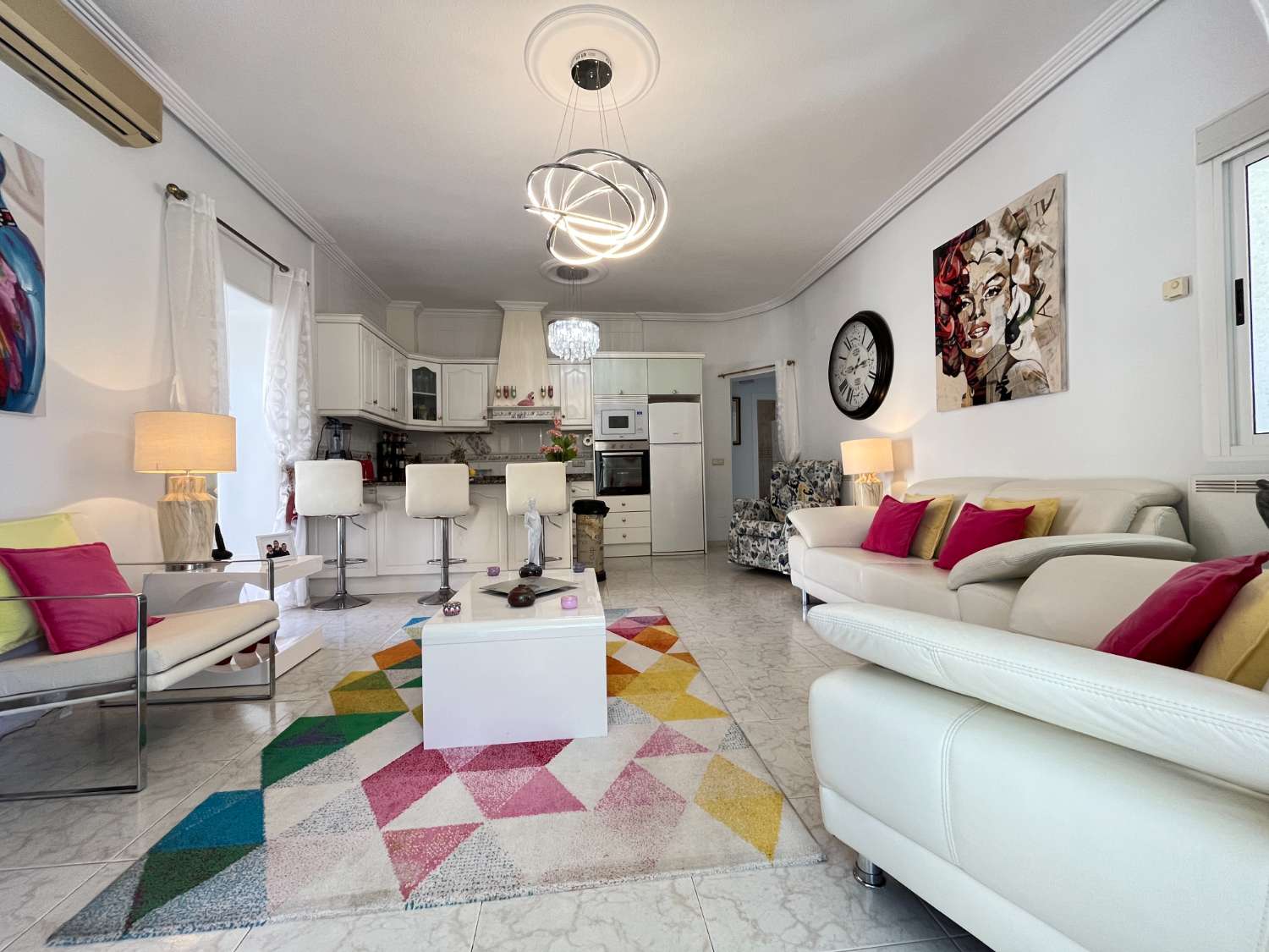Villa exclusiva con 4 dormitorios, piscina privada y vistas a la Laguna