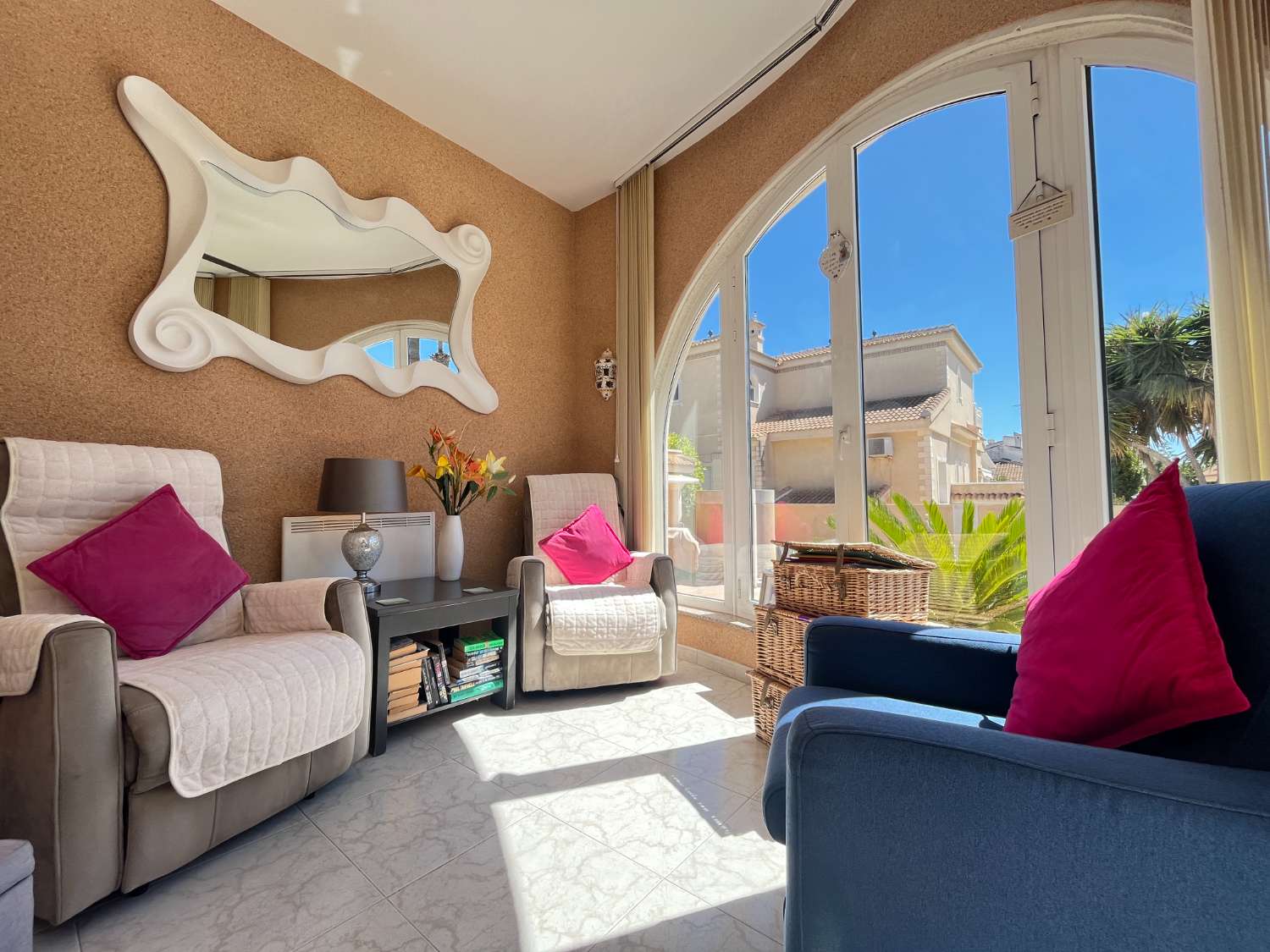 Villa exclusiva con 4 dormitorios, piscina privada y vistas a la Laguna