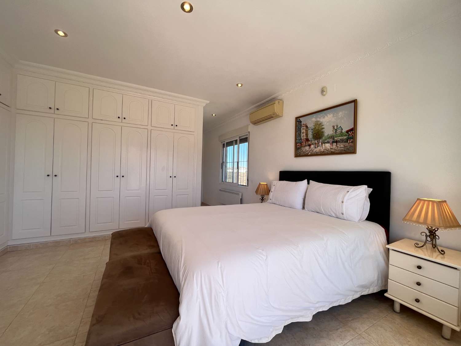 Villa exclusiva con 4 dormitorios, piscina privada y vistas a la Laguna