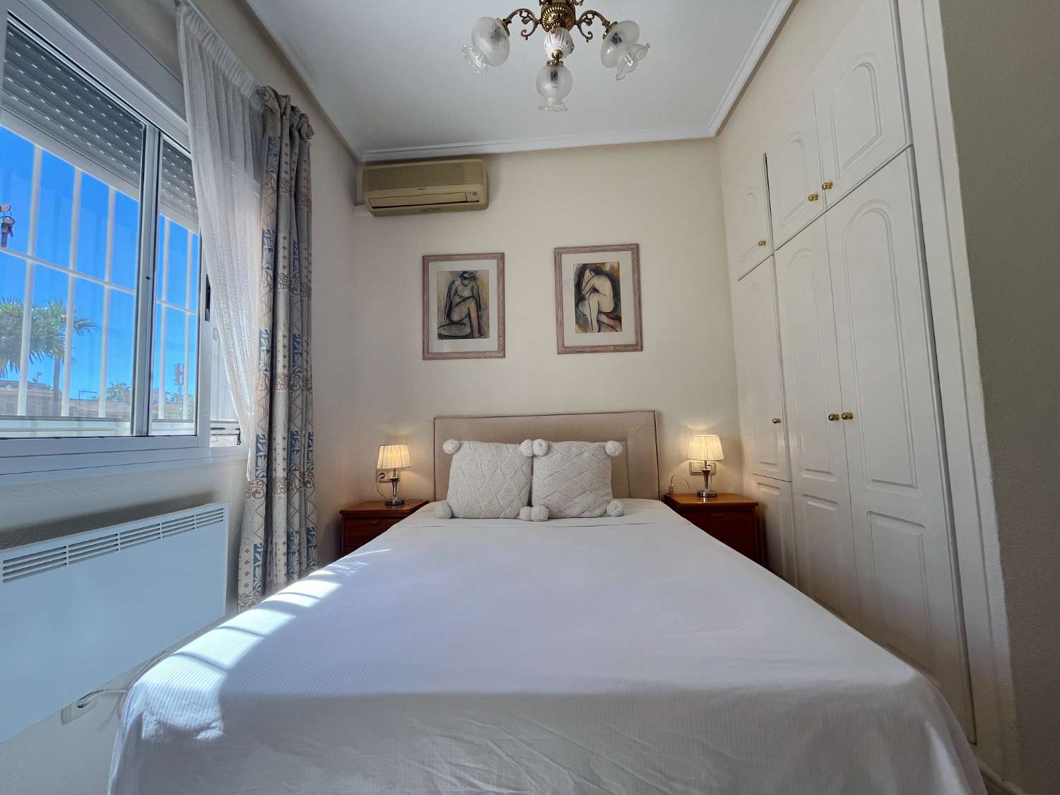 Villa exclusiva con 4 dormitorios, piscina privada y vistas a la Laguna