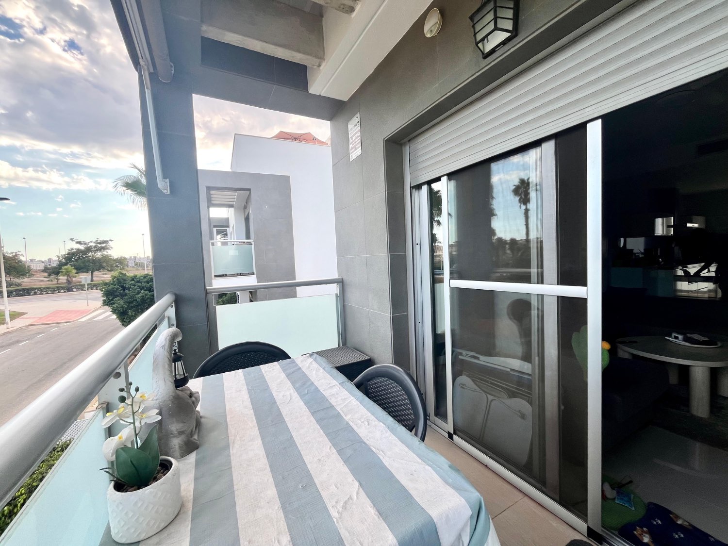 Casa preciosa en Punta Prima con 2 dormitorios, 2 baños y terraza en la azotea
