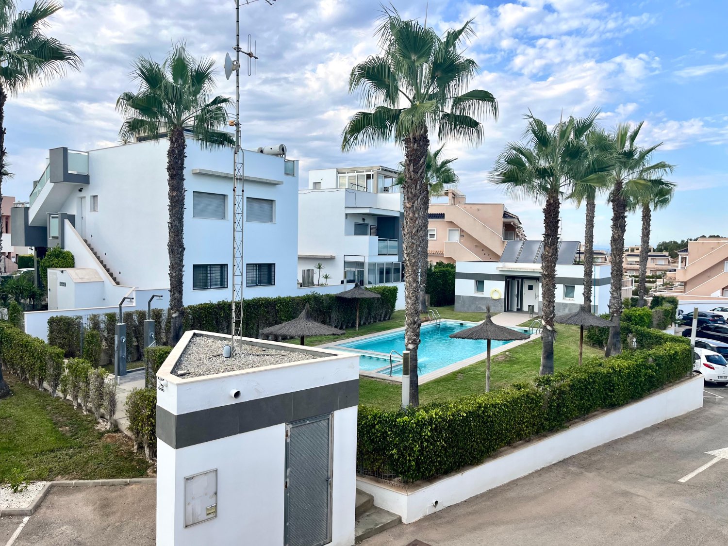 Casa preciosa en Punta Prima con 2 dormitorios, 2 baños y terraza en la azotea
