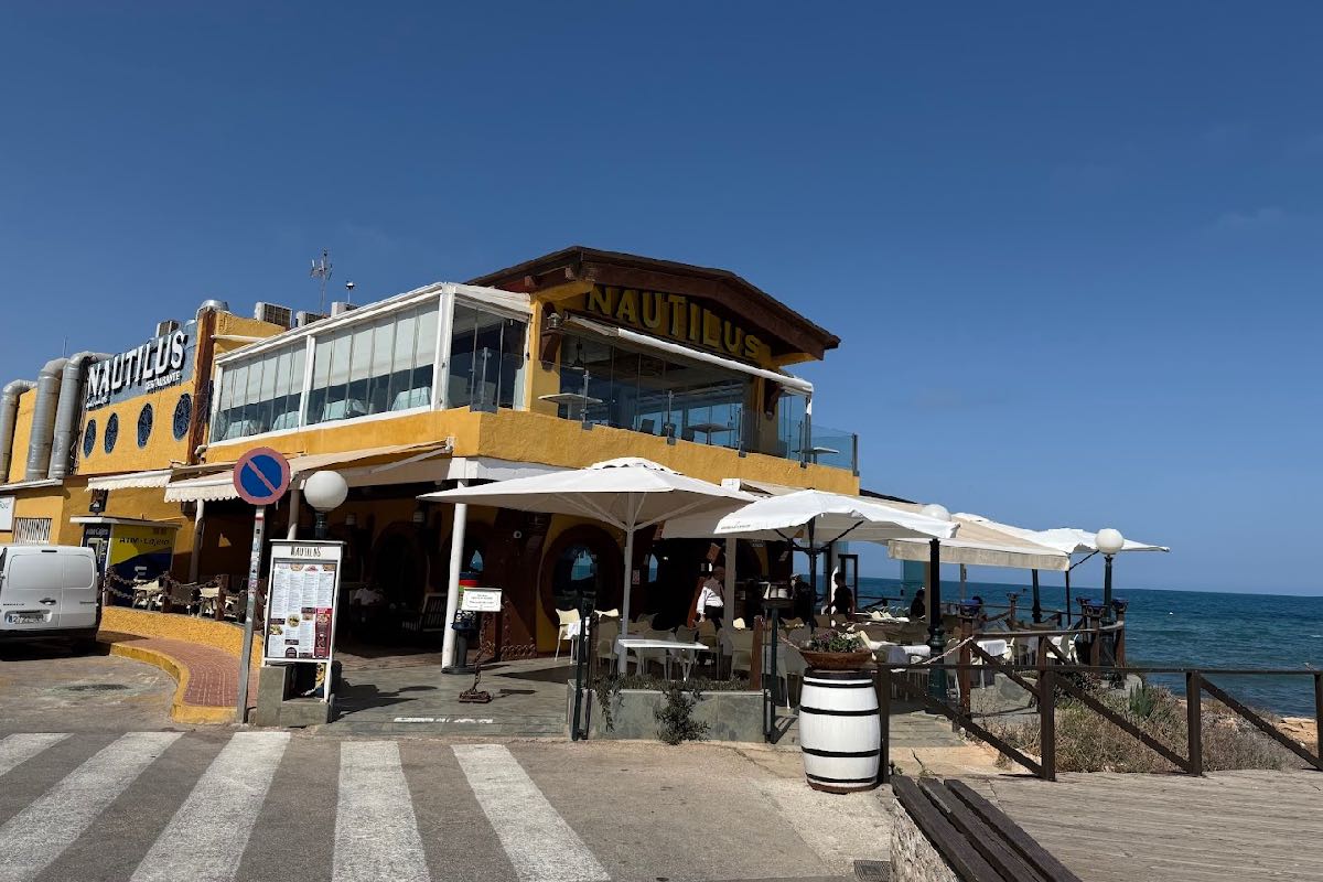 Casa preciosa en Punta Prima con 2 dormitorios, 2 baños y terraza en la azotea