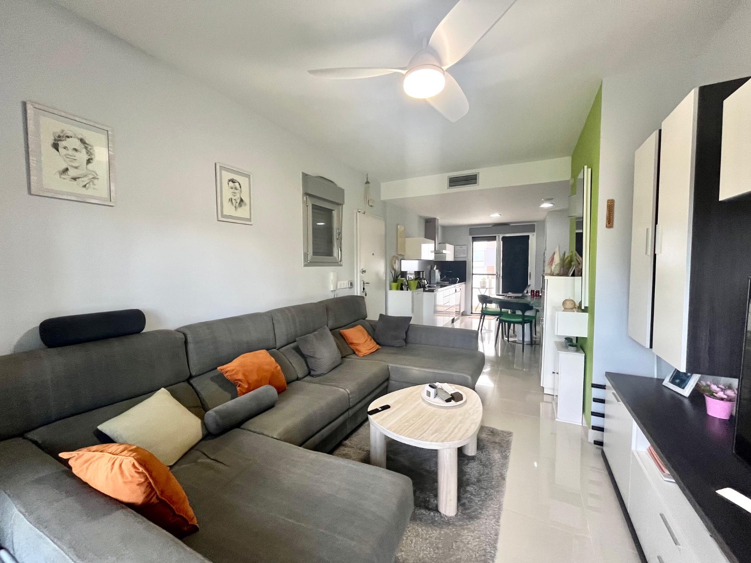 Casa preciosa en Punta Prima con 2 dormitorios, 2 baños y terraza en la azotea