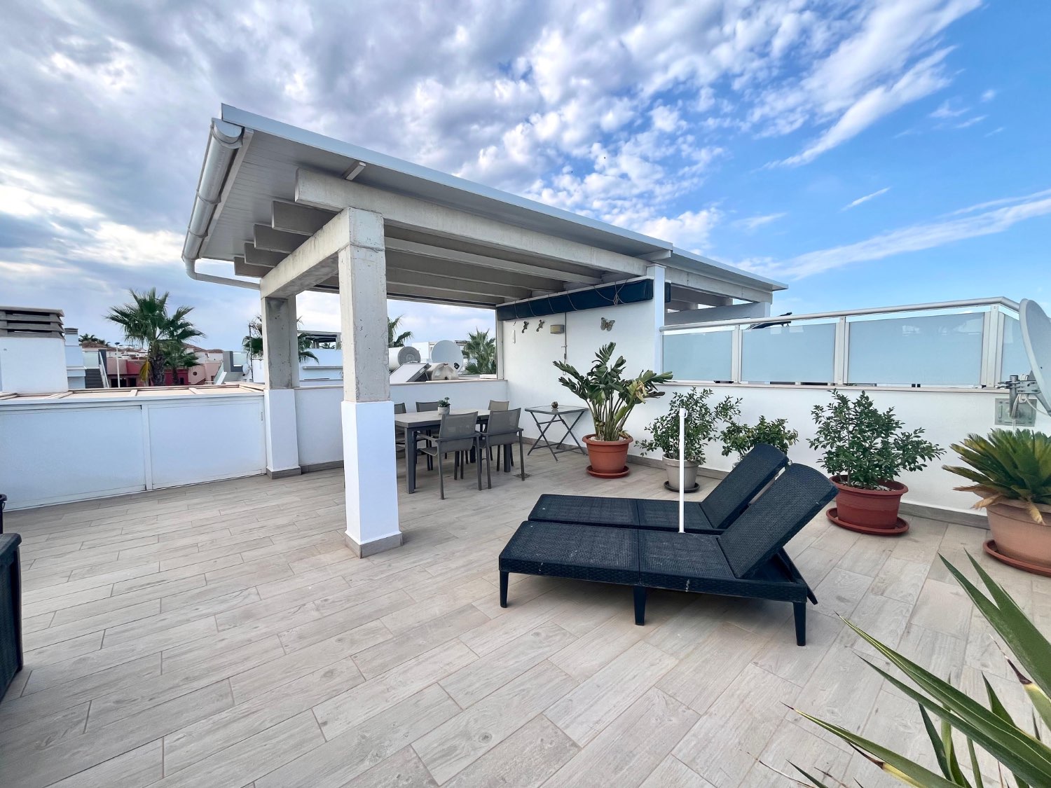 Casa preciosa en Punta Prima con 2 dormitorios, 2 baños y terraza en la azotea