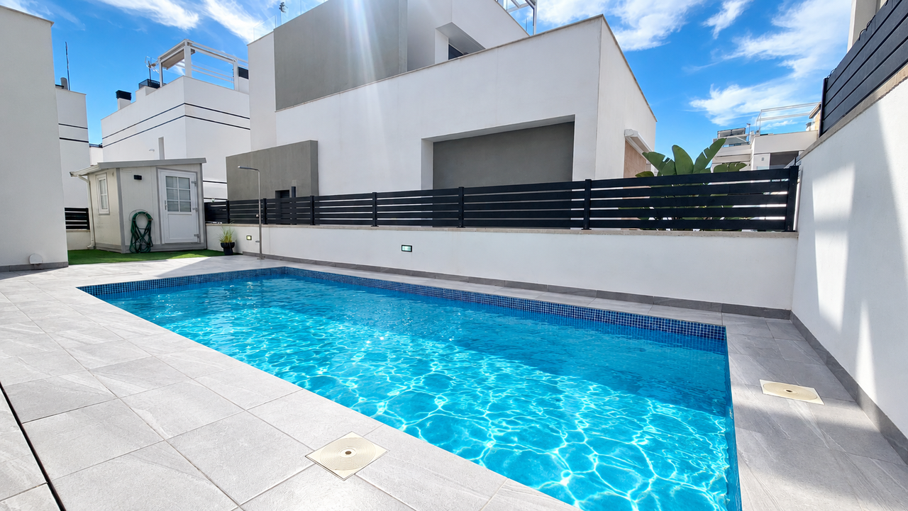 Beautiful villa with private pool and 5 bedrooms