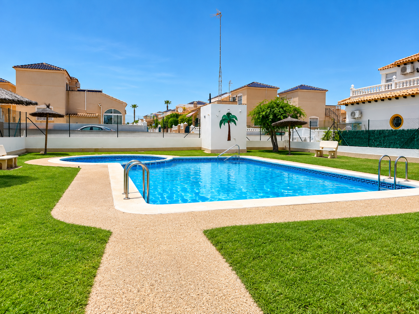 2 Bedroom 2 Bathroom property in Los Altos