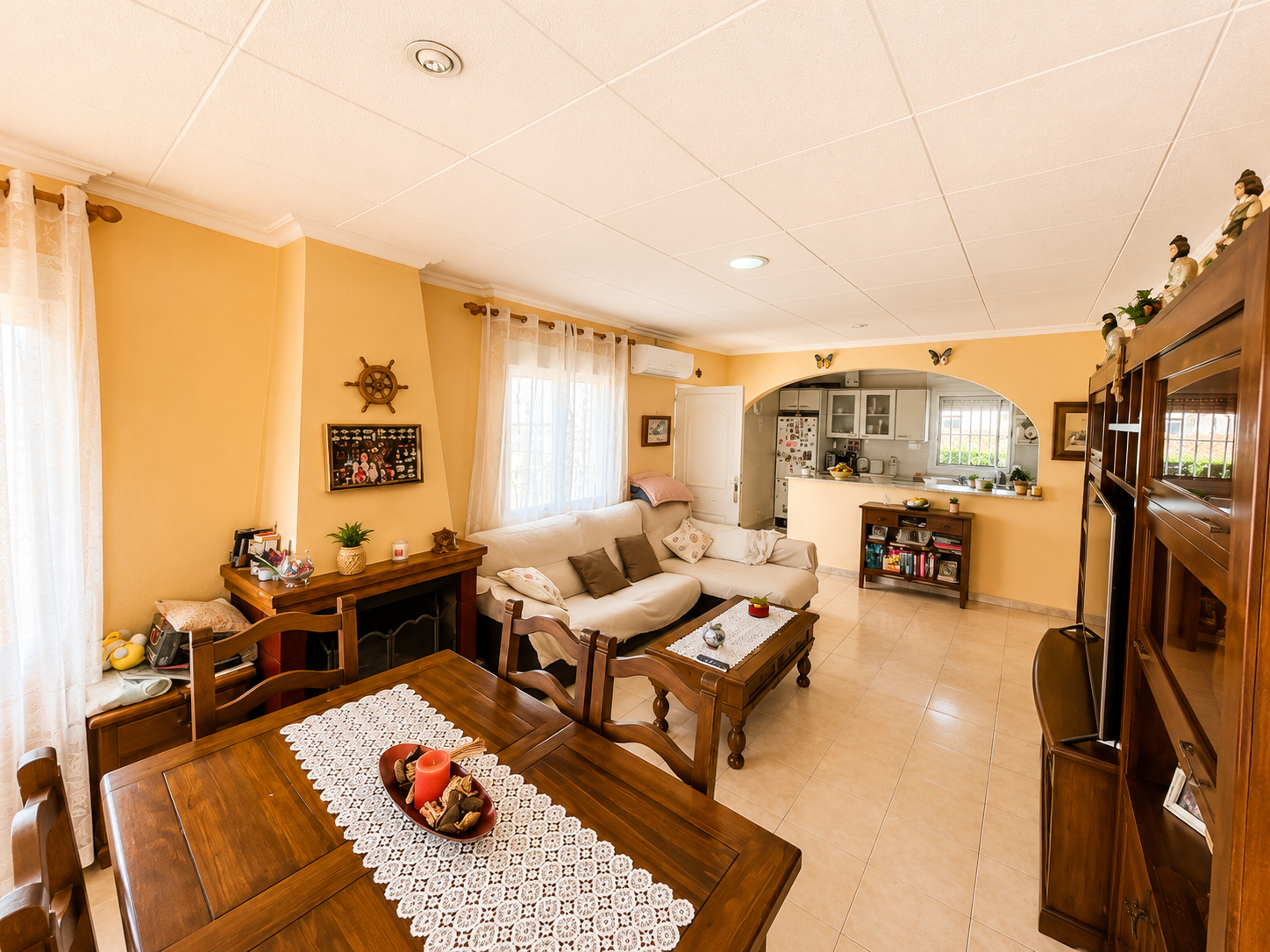 Espaciosa villa independiente de 5 dormitorios con piscina privada y gran jardín