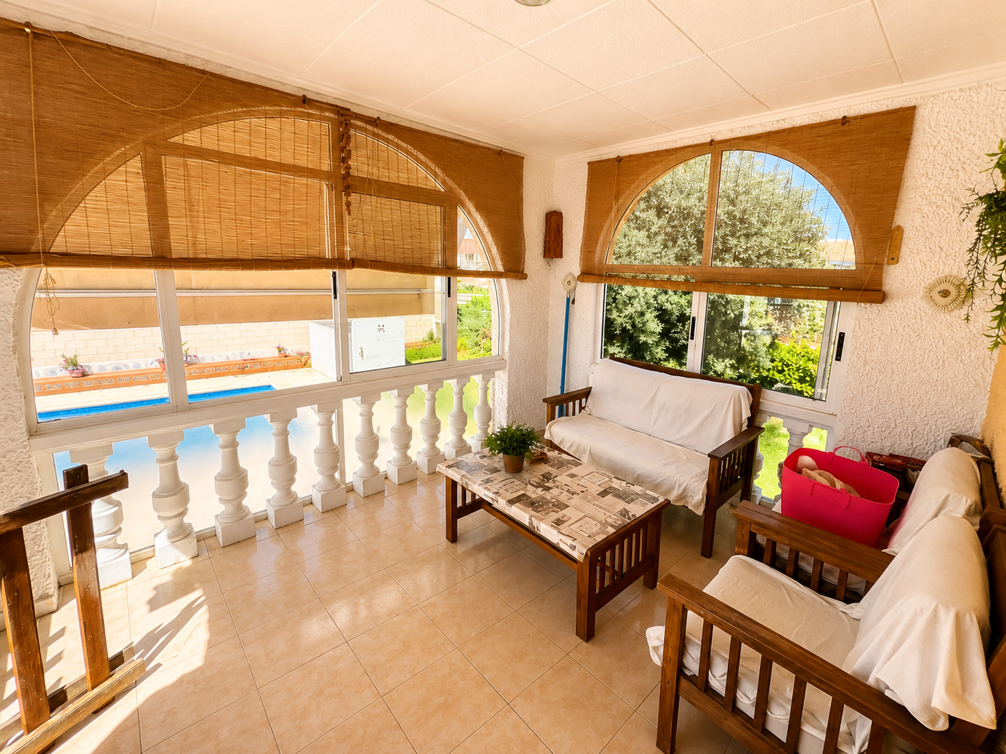Espaciosa villa independiente de 5 dormitorios con piscina privada y gran jardín