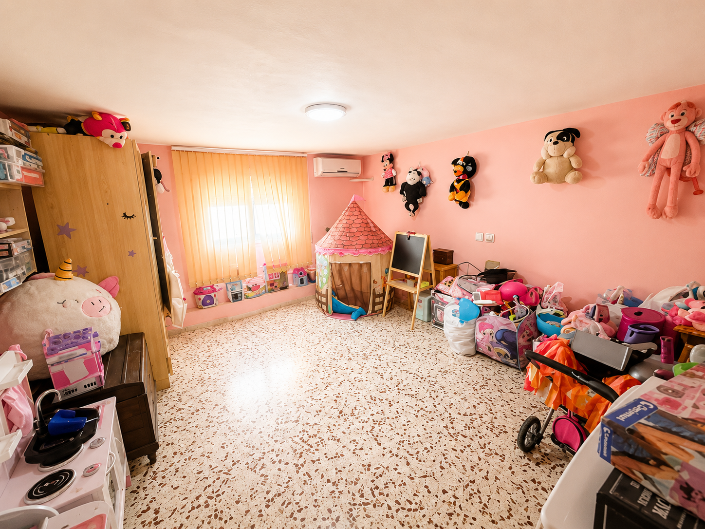 Espaciosa villa independiente de 5 dormitorios con piscina privada y gran jardín
