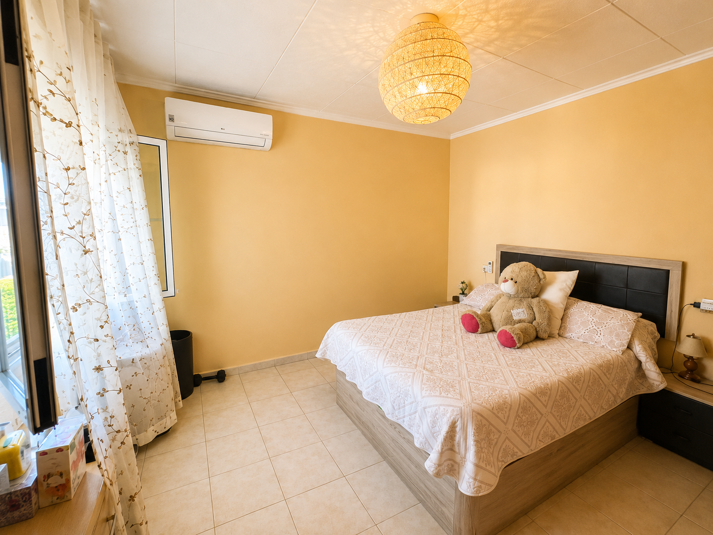 Espaciosa villa independiente de 5 dormitorios con piscina privada y gran jardín